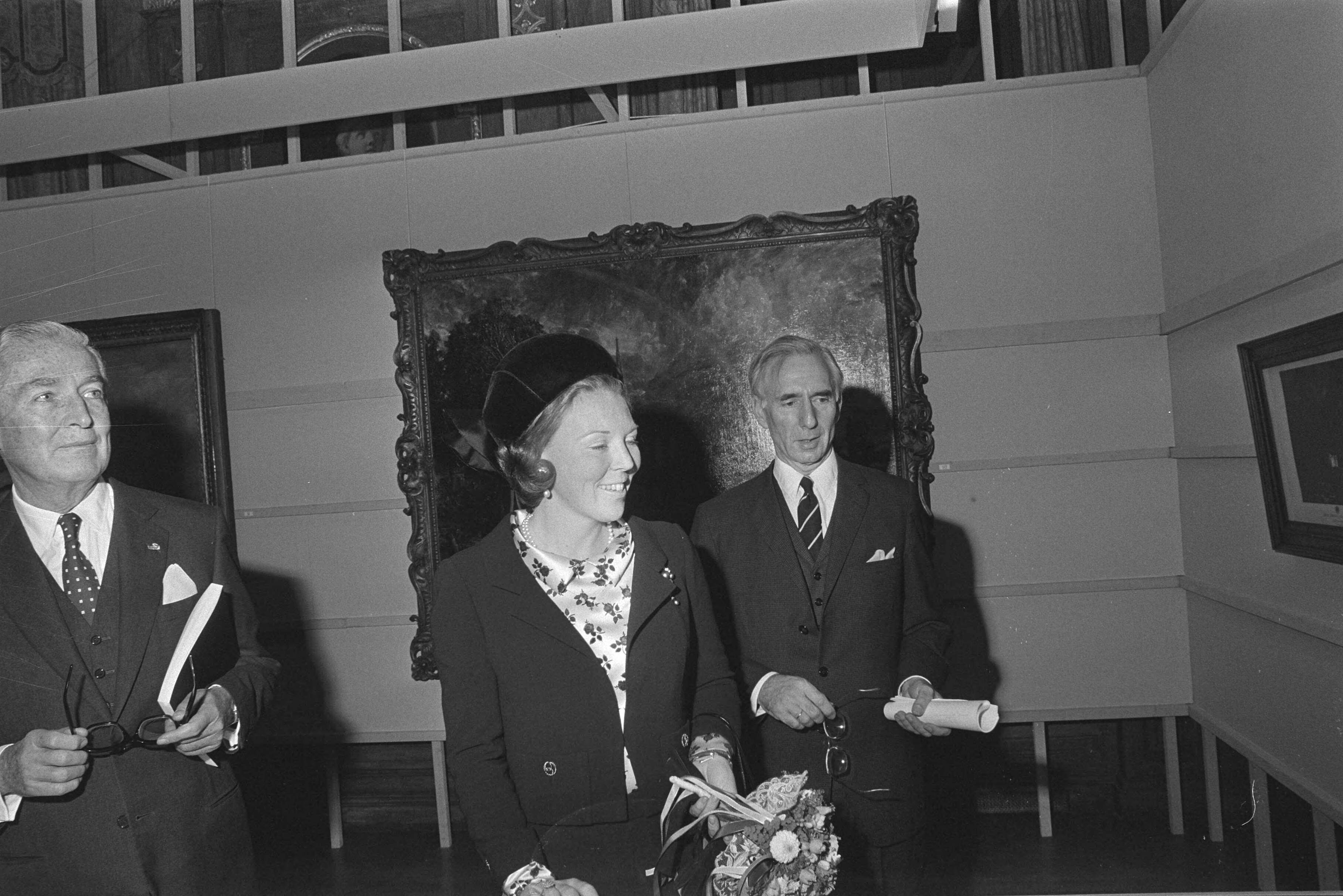Fotocollectie Anefo — Prinses Beatrix bij voorbezichtiging van tentoonstelling "Schok der Herkenning" in Mauritshuis, Den Haag — Foto: Mieremet, Rob / Anefo. Licentie: Set B: Rechtenvrij / Publiek Domein. Bron: Nationaal Archief. http://hdl.handle.net/10648/abaad77e-d0b4-102d-bcf8-003048976d84