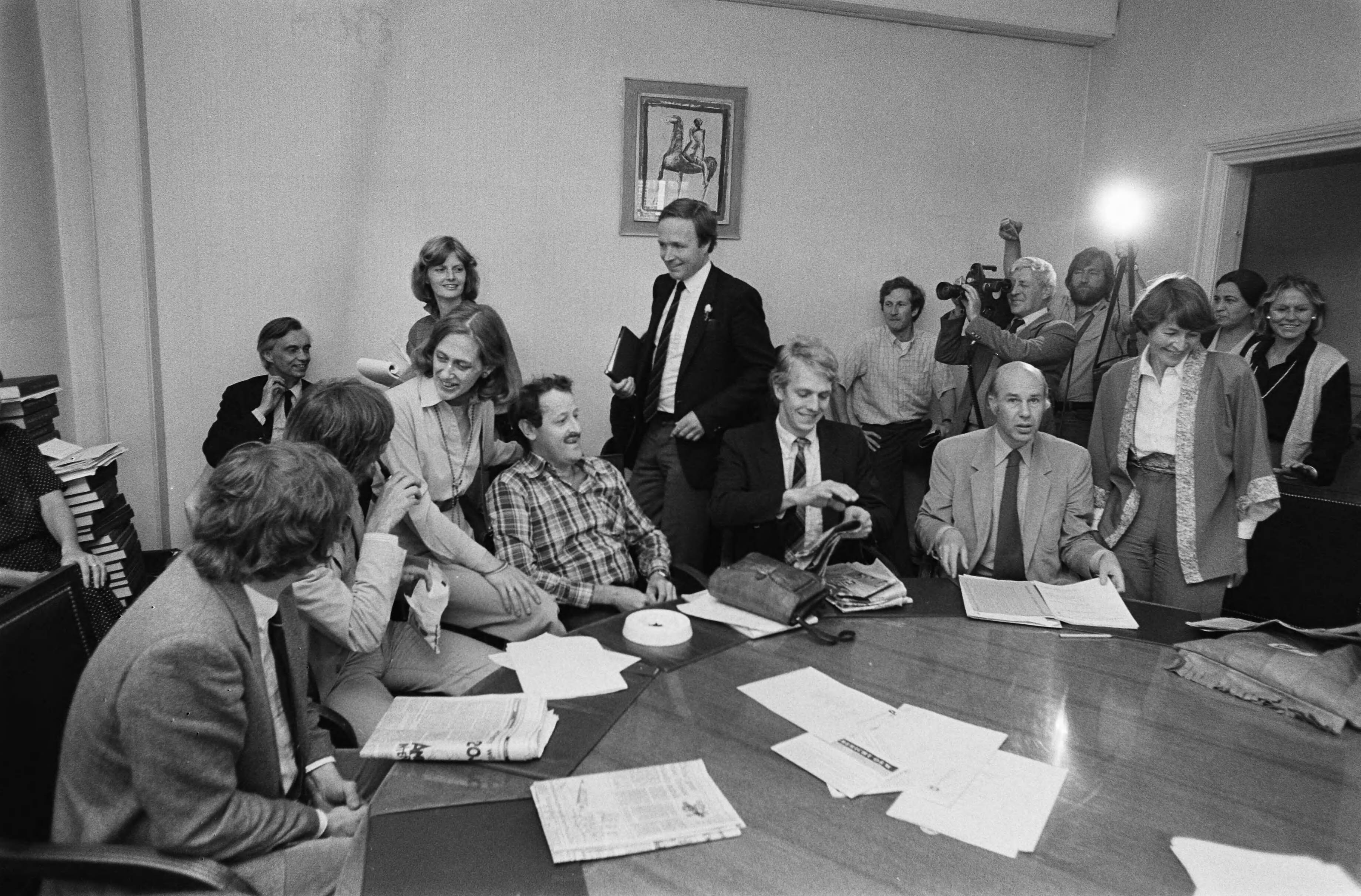 Fotocollectie Anefo — Fractieberaad van de partijen in Den Haag na de Tweede Kamerverkiezingen ; overzicht van de D66 fractie tijdens het beraad — Foto: Croes, Rob C. / Anefo. Licentie: Set B: Rechtenvrij / Publiek Domein. Bron: Nationaal Archief. http://hdl.handle.net/10648/acfcd06e-d0b4-102d-bcf8-003048976d84