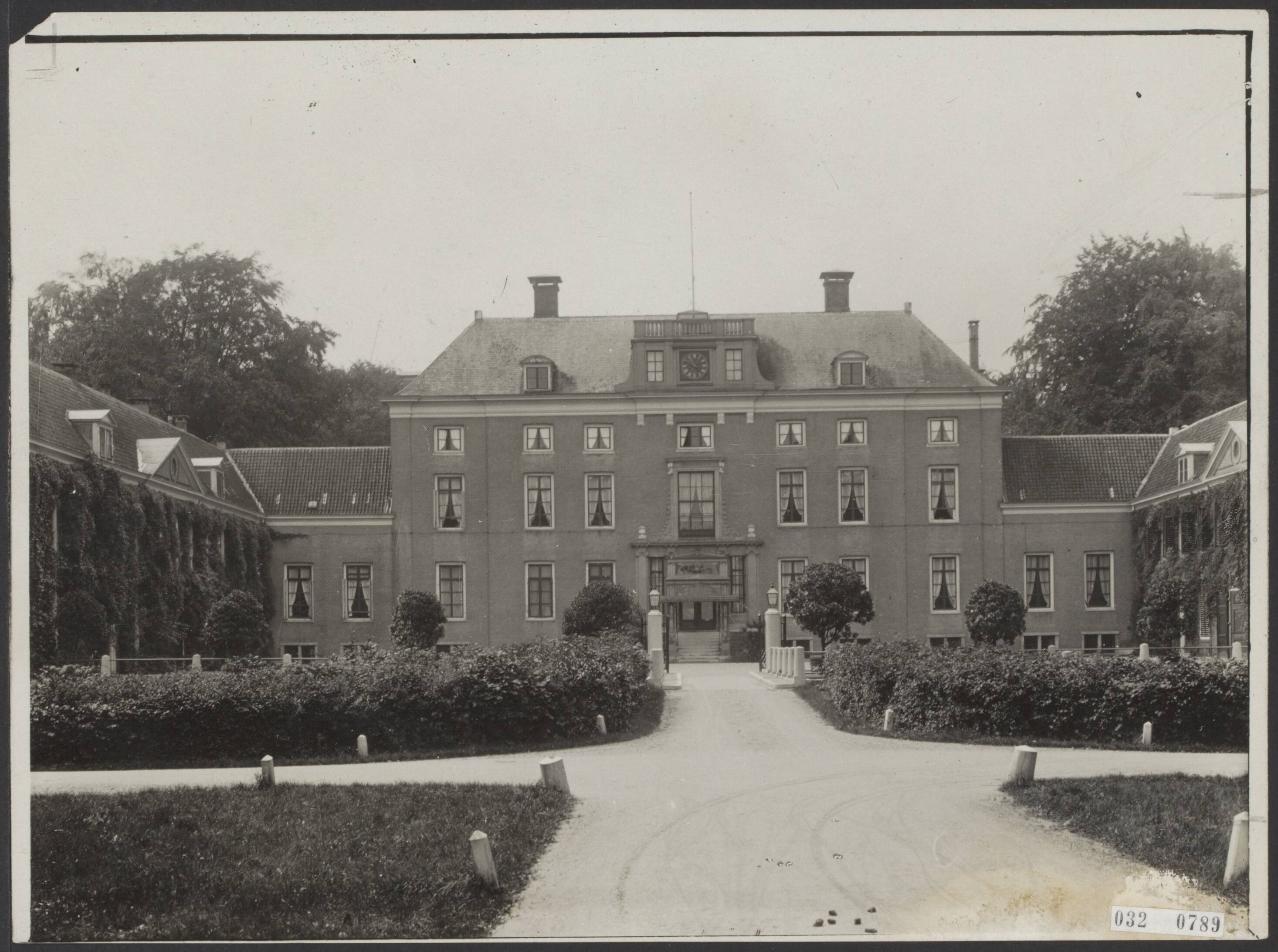 Fotocollectie Elsevier Binnenland — Slot Zeist te Zeist — Foto: Vogt & Peets (Internationaal Illustratiebureau). Licentie: Set B: Rechtenvrij / Publiek Domein. Bron: Nationaal Archief. http://hdl.handle.net/10648/ade4d6fc-d0b4-102d-bcf8-003048976d84