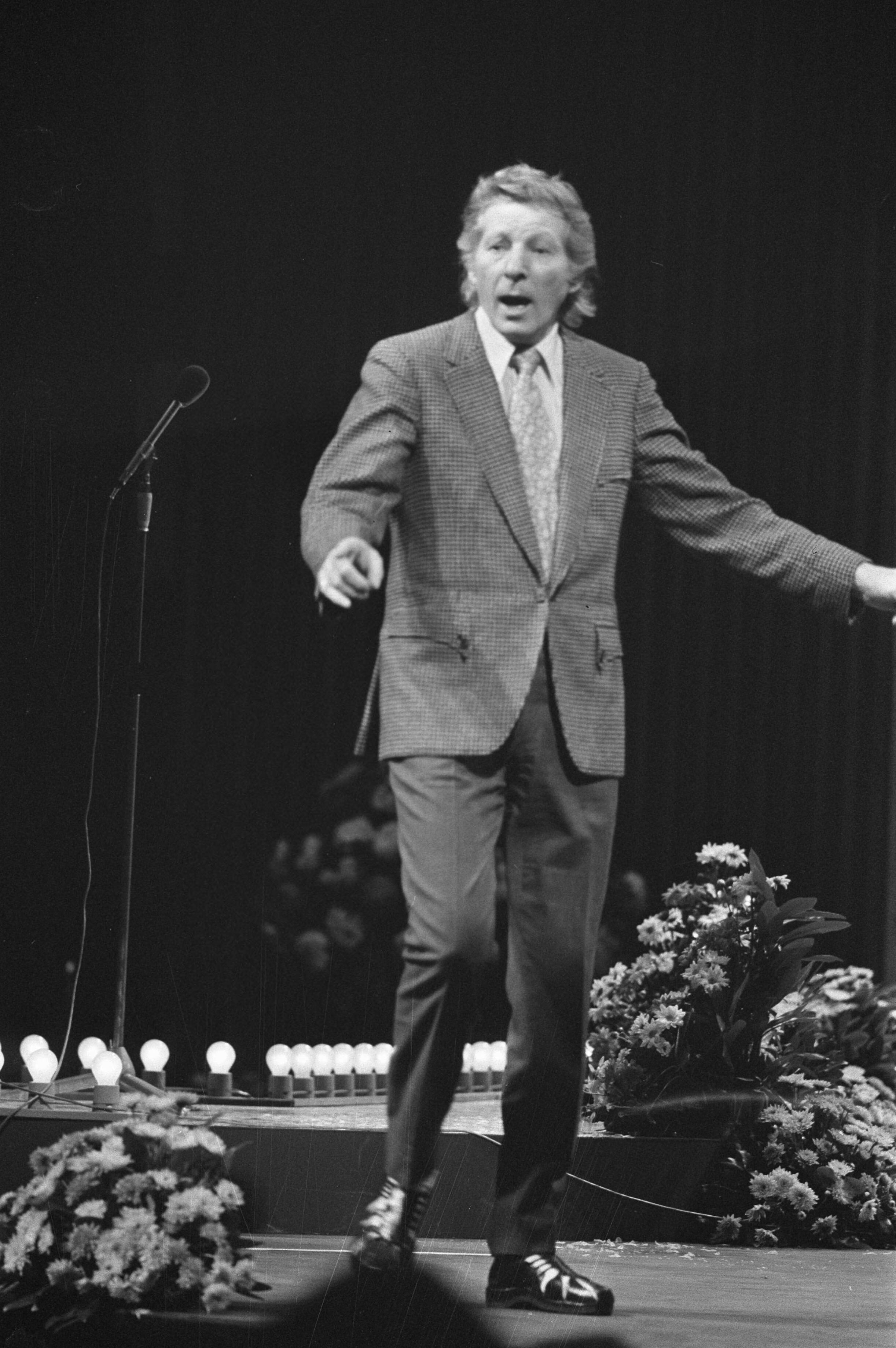 Fotocollectie Anefo — Prinses Beatrix en Prins Claus wonen Uniceffeest bij in Congresgebouw Den Haag — Foto: Mieremet, Rob / Anefo. Licentie: Set B: Rechtenvrij / Publiek Domein. Bron: Nationaal Archief. http://hdl.handle.net/10648/abd6ad22-d0b4-102d-bcf8-003048976d84