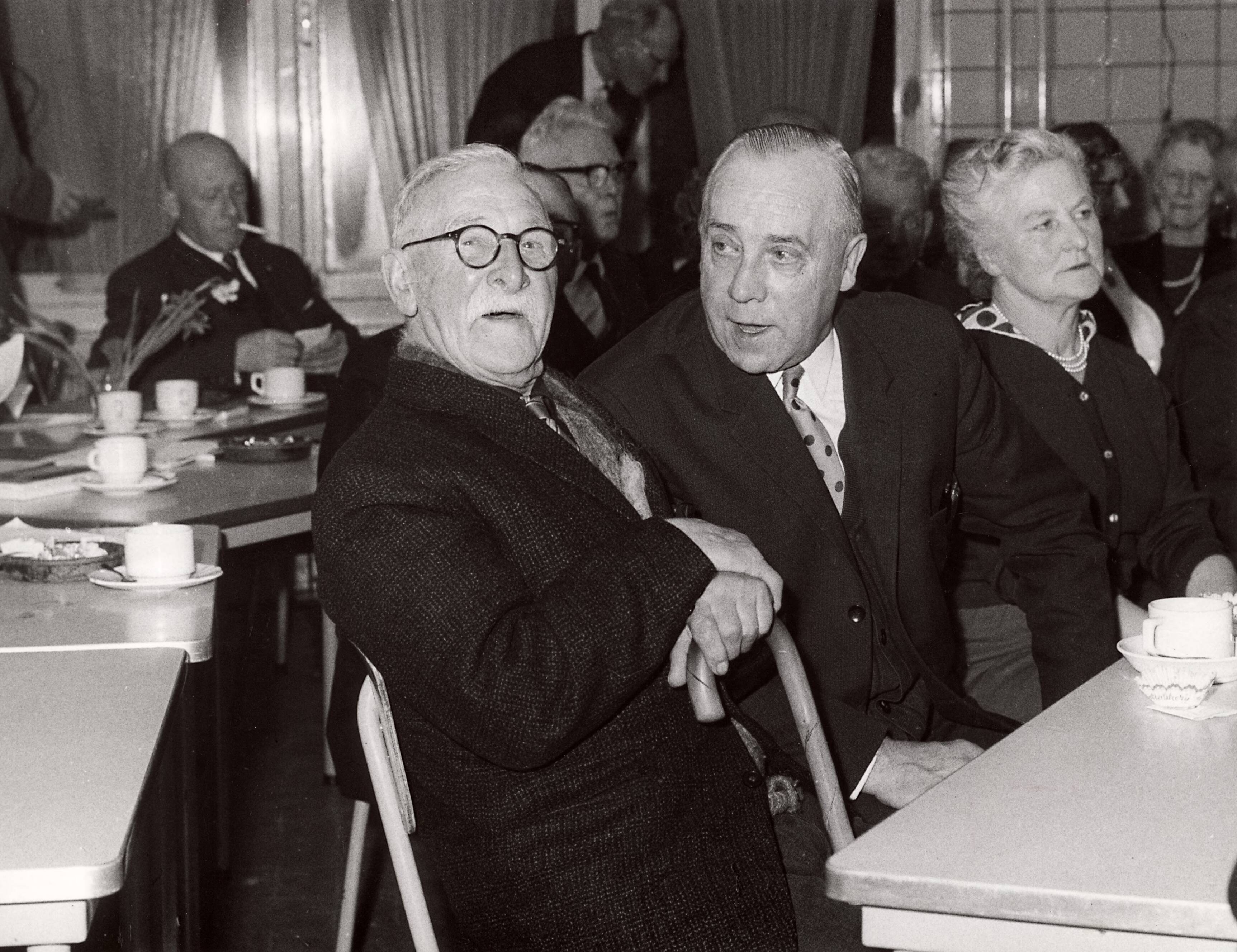 Collectie nader te bepalen — Drukkerij N.V. De Spaarnestad. Gepensioneerden, 1961 — Foto: Fotograaf Onbekend / Fotobureau onbekend / Spaarnestad Photo (05887). Licentie: Set B: Rechtenvrij / Publiek Domein. Bron: Nationaal Archief. http://hdl.handle.net/10648/35429da6-3c1d-a382-e063-6df0900a6686