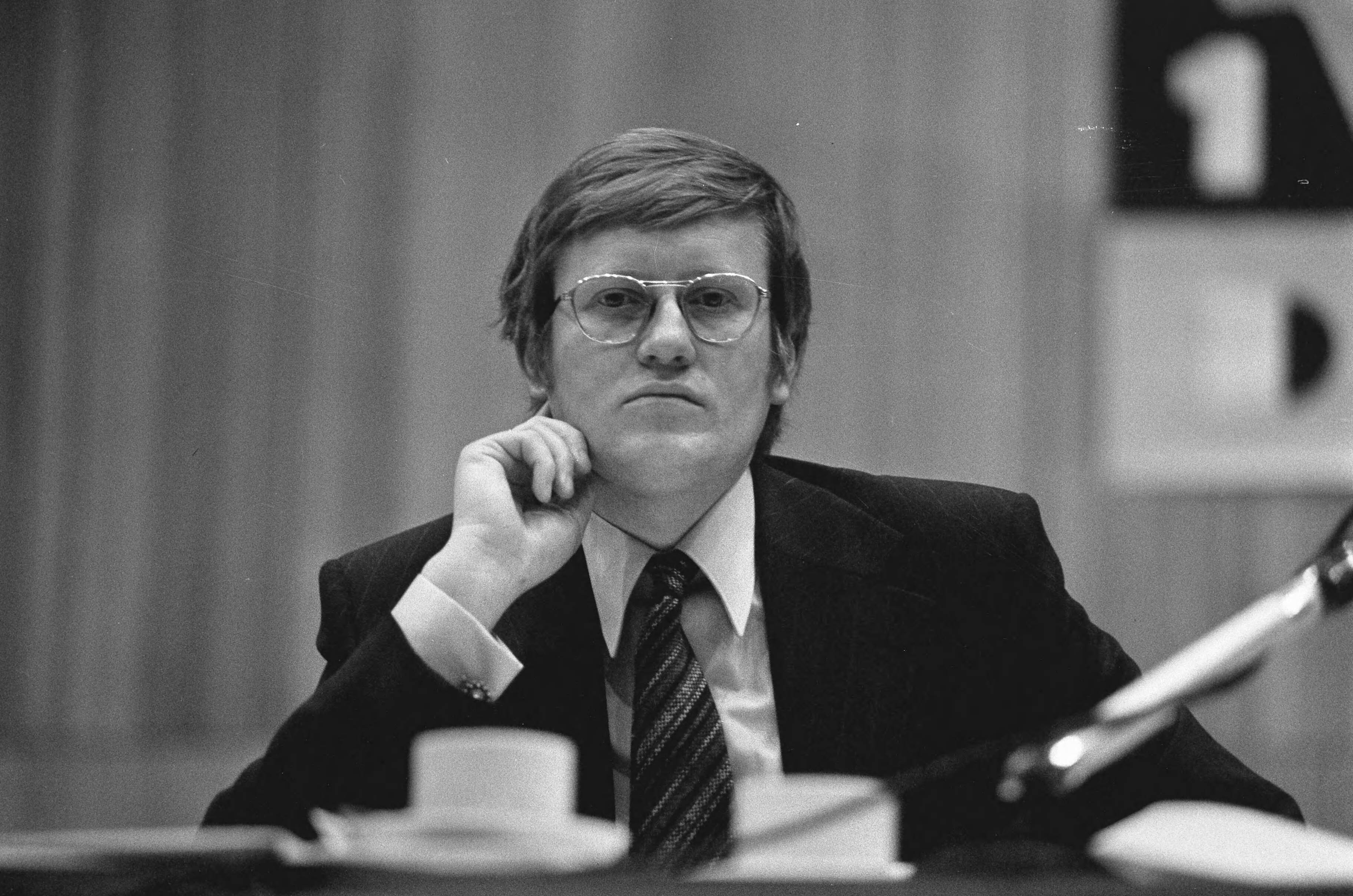 Algemene ledenvergadering van de VVD in Breda — Hans Wiegel — Foto: Fotograaf Onbekend / Anefo. Licentie: Set B: Rechtenvrij / Publiek Domein. Bron: Nationaal Archief. http://hdl.handle.net/10648/ac3d4942-d0b4-102d-bcf8-003048976d84