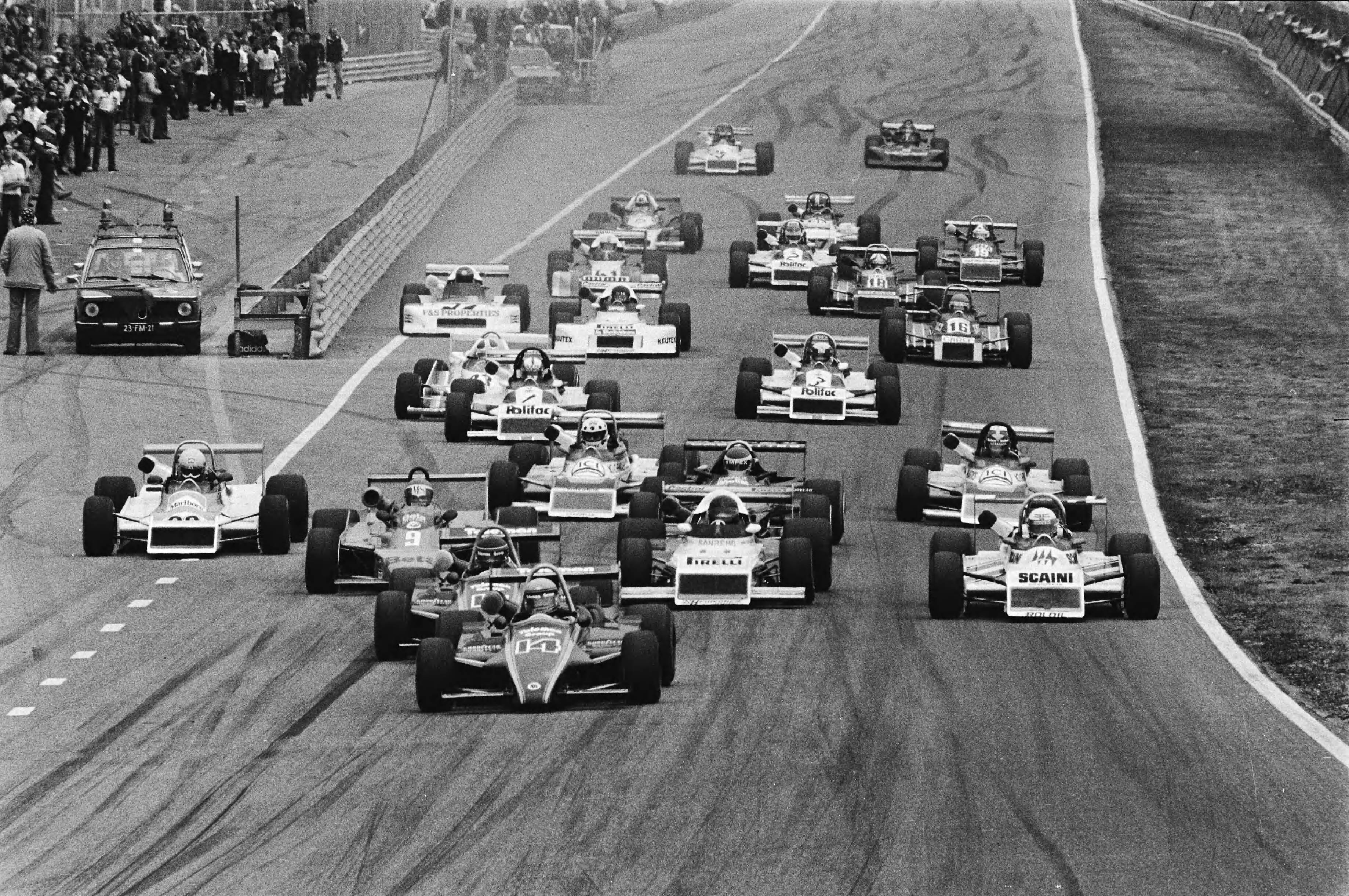 Grote Prijs Formule II op Zandvoort 1979 — Start Formule II — Foto: Croes, Rob C. / Anefo. Licentie: Set B: Rechtenvrij / Publiek Domein. Bron: Nationaal Archief. http://hdl.handle.net/10648/accd9510-d0b4-102d-bcf8-003048976d84