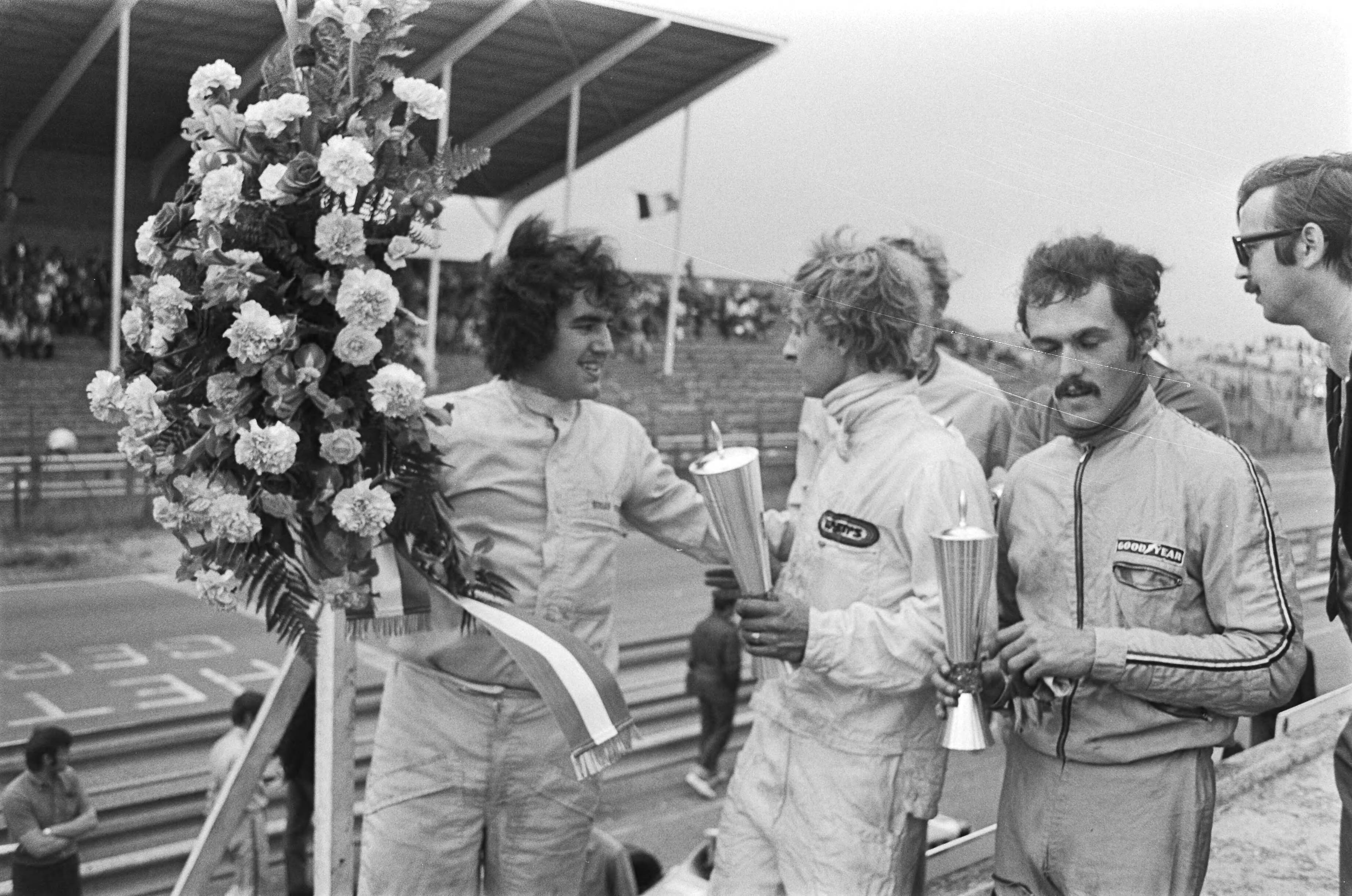 Fotocollectie Anefo — Internationale Formule Vee autoraces, Zandvoort — Foto: Peters, Hans / Anefo. Licentie: Set B: Rechtenvrij / Publiek Domein. Bron: Nationaal Archief. http://hdl.handle.net/10648/abc93be2-d0b4-102d-bcf8-003048976d84