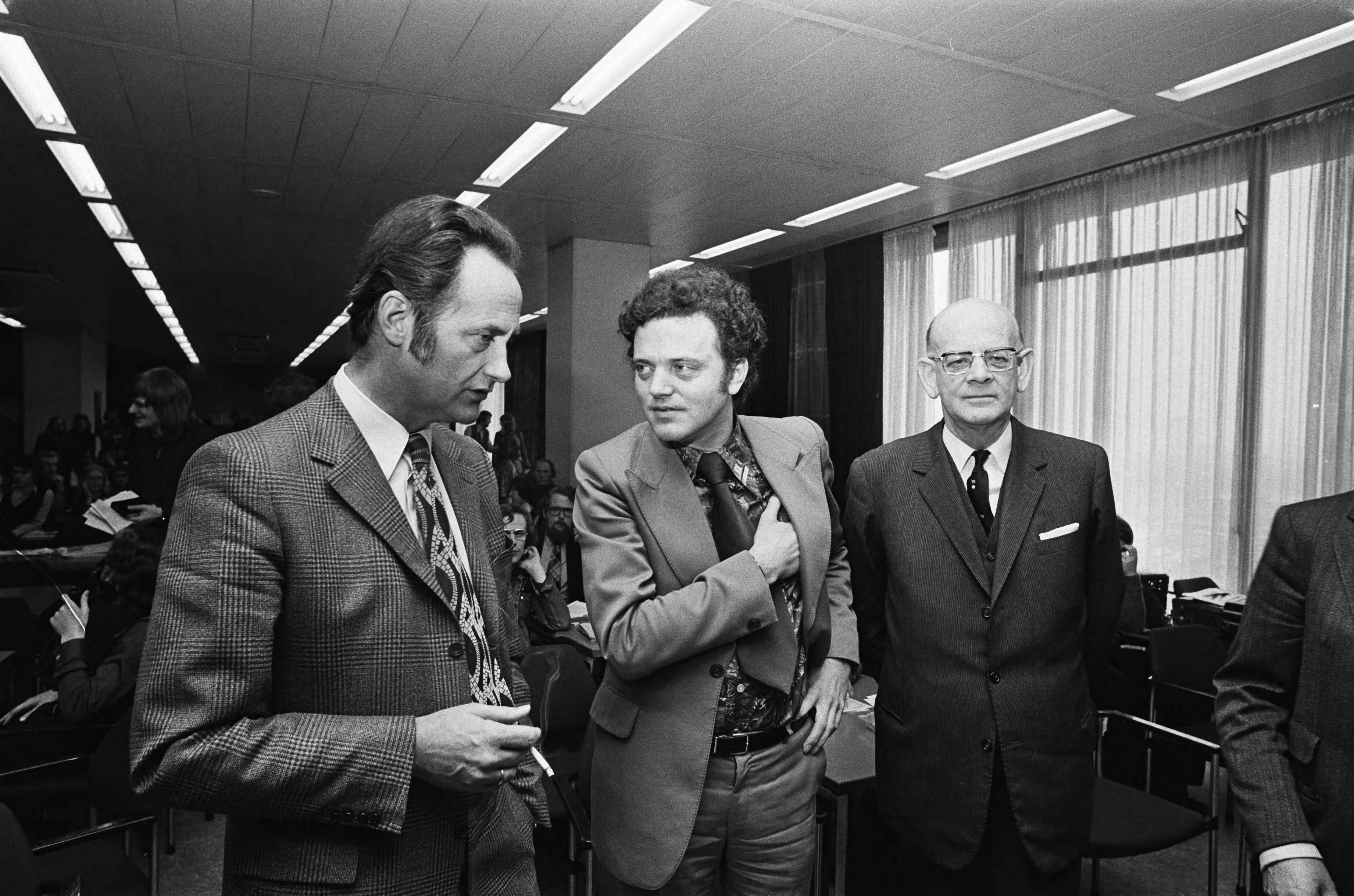 Fotocollectie Anefo — ARJOS (AR-jongeren) vergadert in Utrecht; v.l.n.r. minister Boersma (AR), ARJOS-voorzitter Fred Borgman, De Gaay Fortman (ARP) — Foto: Mieremet, Rob / Anefo. Licentie: Set B: Rechtenvrij / Publiek Domein. Bron: Nationaal Archief. http://hdl.handle.net/10648/ac639e6c-d0b4-102d-bcf8-003048976d84