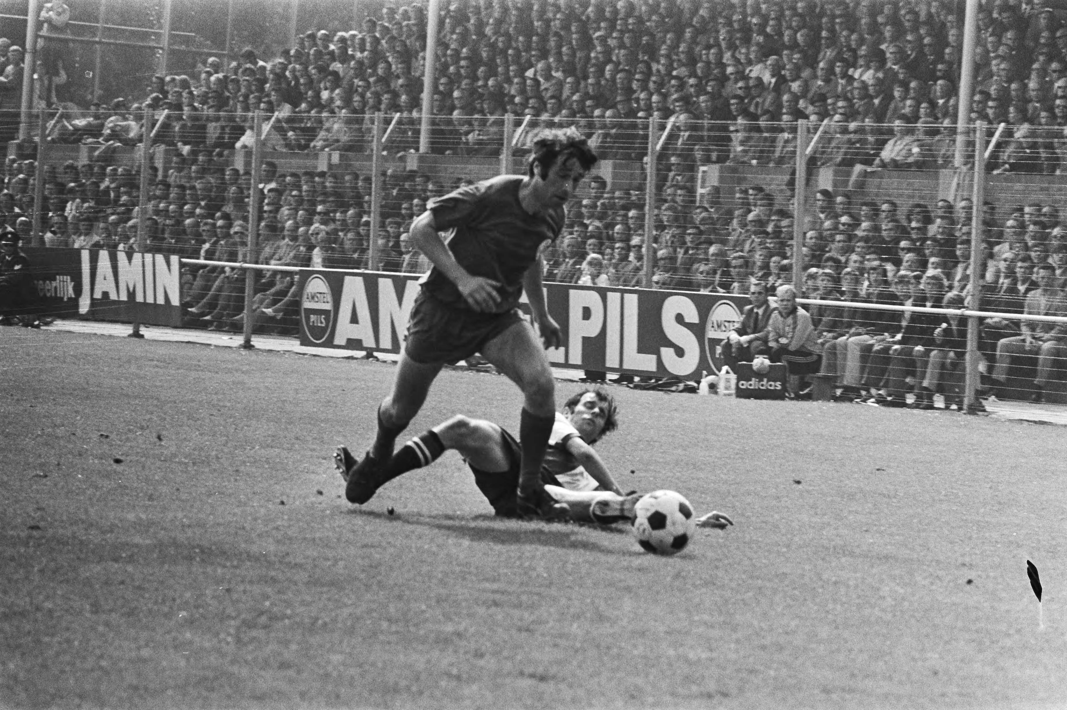 NAC tegen Feyenoord 1-3 — Spelmoment — Foto: Fotograaf Onbekend / Anefo. Licentie: Set B: Rechtenvrij / Publiek Domein. Bron: Nationaal Archief. http://hdl.handle.net/10648/abbf9b64-d0b4-102d-bcf8-003048976d84