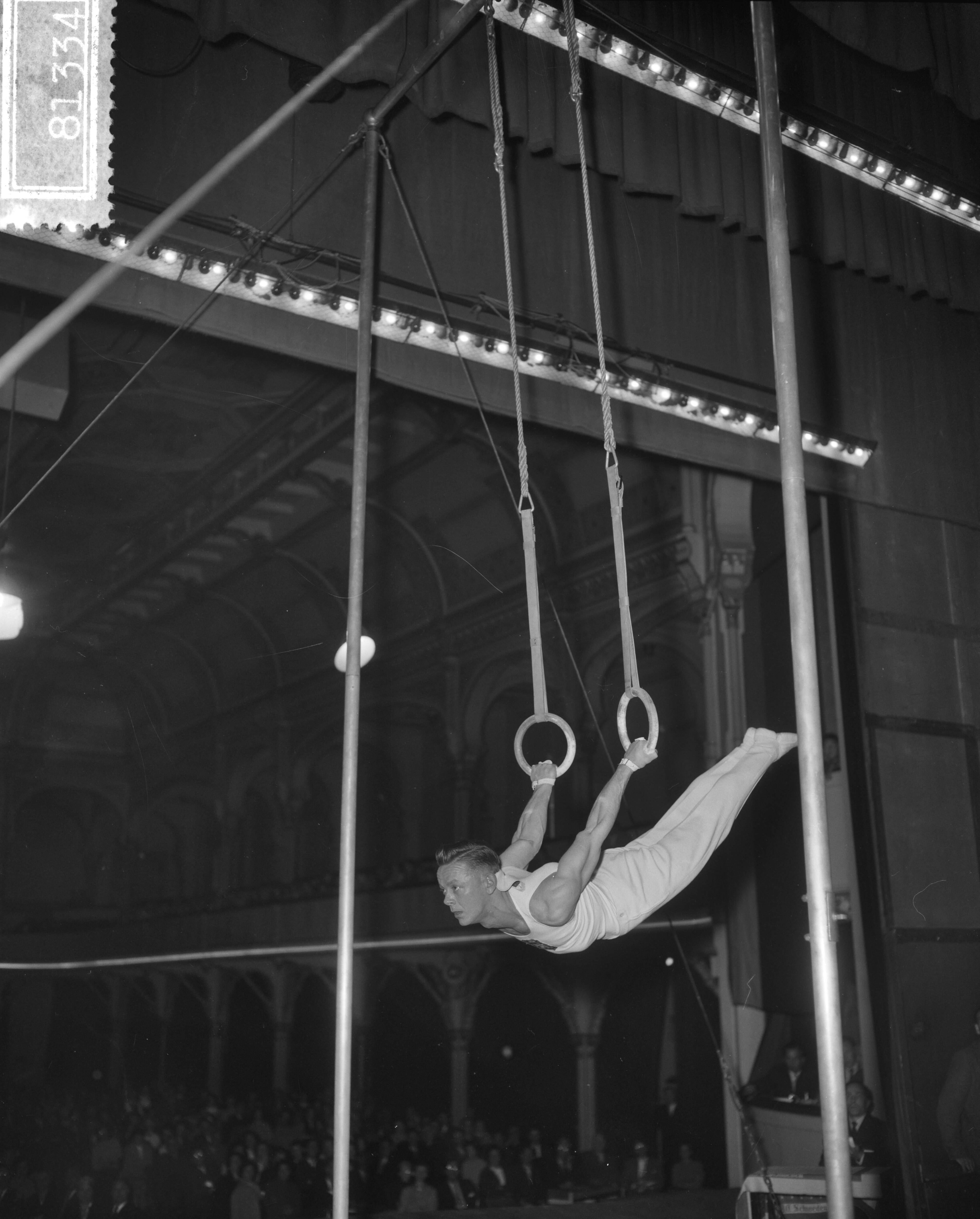 Fotocollectie Anefo — Landen-turnwedstrijd Nederland tegen België in Den Haag. R. Marteaux , kampioen van België — Foto: Bilsen, Joop van / Anefo. Licentie: Set B: Rechtenvrij / Publiek Domein. Bron: Nationaal Archief. http://hdl.handle.net/10648/a952761c-d0b4-102d-bcf8-003048976d84