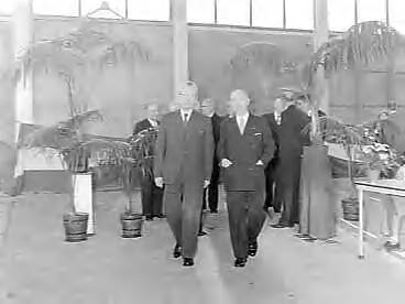Fotocollectie Anefo — Opening nieuwe werf Zaanlandse Scheepsbouw Maatschappij te Zaandam — Foto: Bilsen, Joop van / Anefo. Licentie: Set B: Rechtenvrij / Publiek Domein. Bron: Nationaal Archief. http://hdl.handle.net/10648/a96f6b0a-d0b4-102d-bcf8-003048976d84