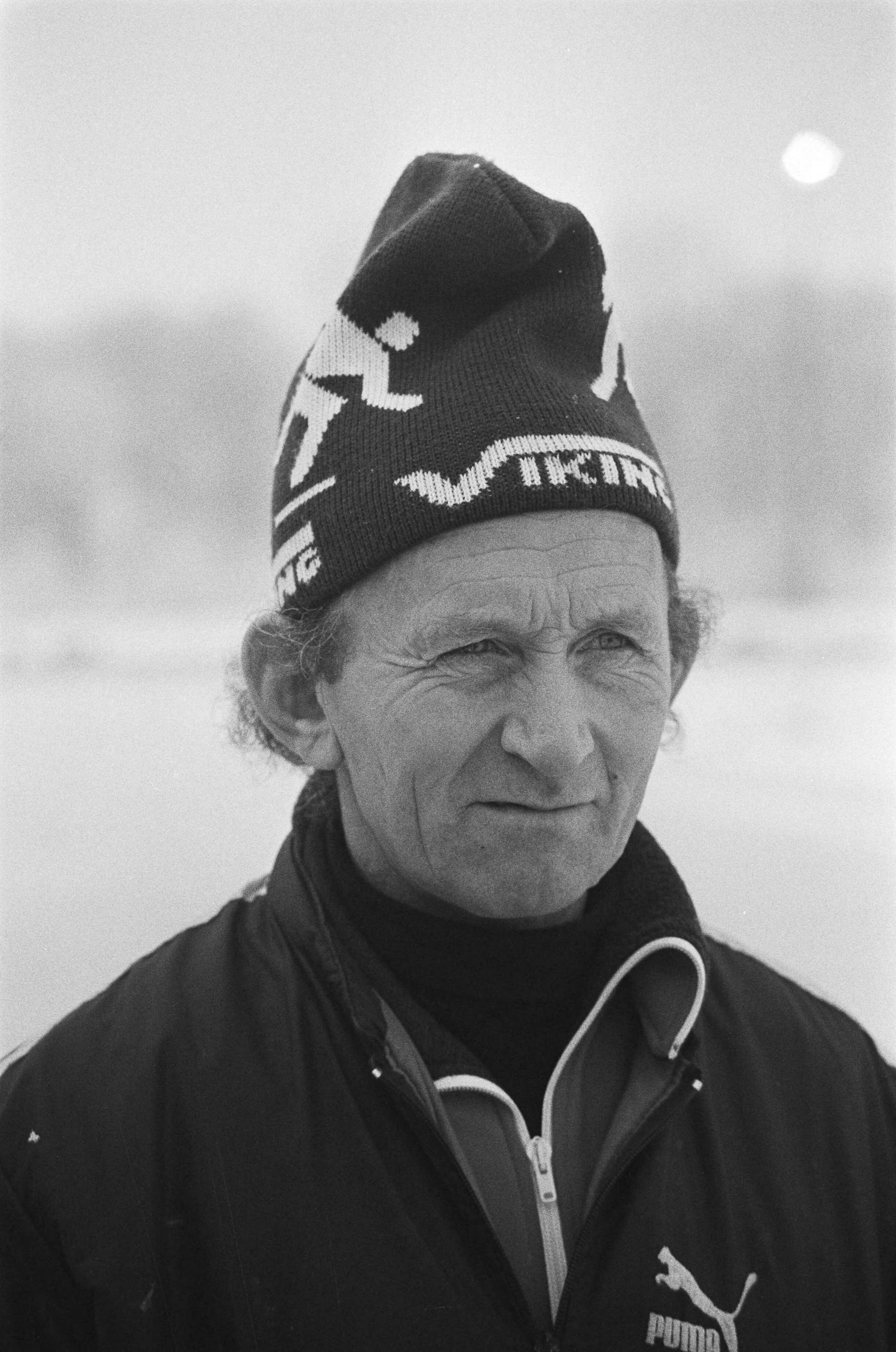 Fotocollectie Anefo — Schaatsinterland Nederland tegen Noorwegen in Groningen. Coach van de herenkernploeg Egbert van 't Oever. — Foto: Dijk, Hans van / Anefo. Licentie: Set B: Rechtenvrij / Publiek Domein. Bron: Nationaal Archief. http://hdl.handle.net/10648/ad0bd6d6-d0b4-102d-bcf8-003048976d84