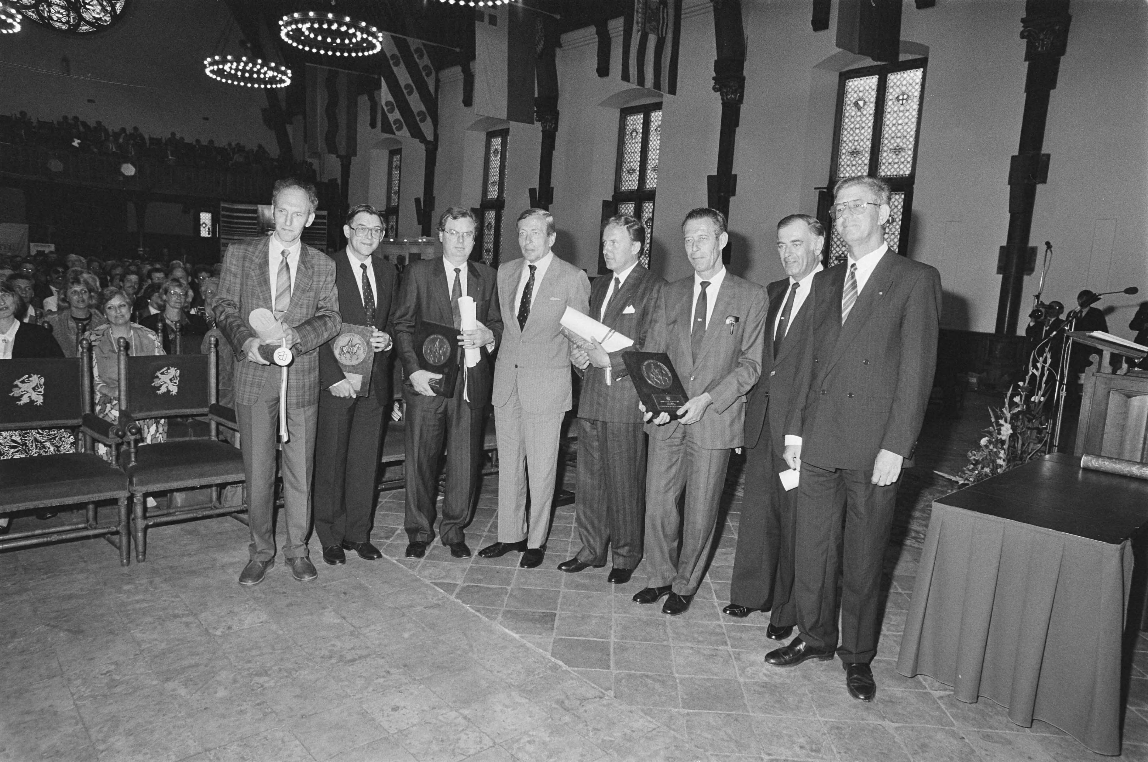 Fotocollectie Anefo — Uitreiking Koning Willem I Plaquettes 1987 in Den Haag door Prins Claus — Foto: Bogaerts, Rob / Anefo. Licentie: Set B: Rechtenvrij / Publiek Domein. Bron: Nationaal Archief. http://hdl.handle.net/10648/ad610610-d0b4-102d-bcf8-003048976d84