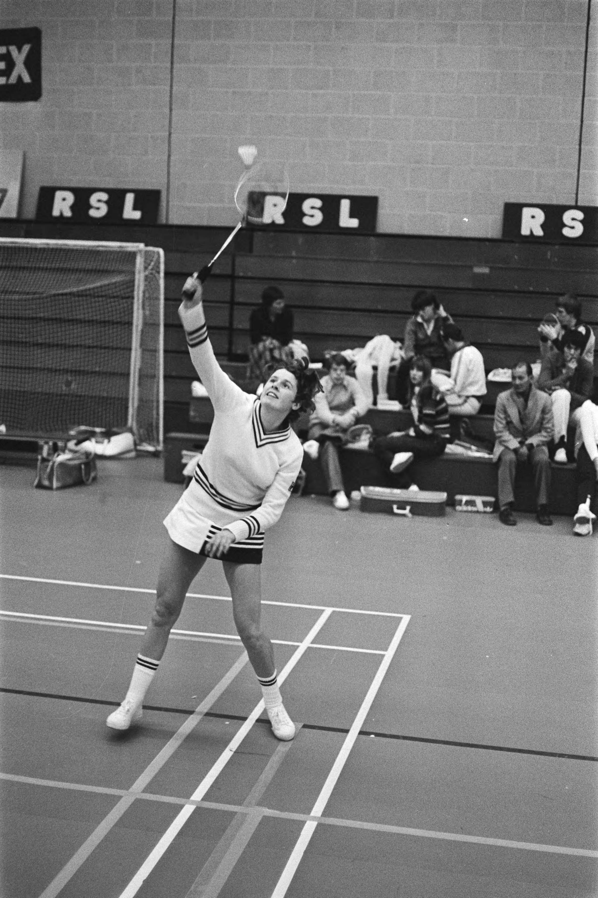 Fotocollectie Anefo — Nederlandse kampioenschappen badminton (Utrecht); Joke van Beusekom in aktie — Foto: Peters, Hans / Anefo. Licentie: Set B: Rechtenvrij / Publiek Domein. Bron: Nationaal Archief. http://hdl.handle.net/10648/ac91ceb8-d0b4-102d-bcf8-003048976d84