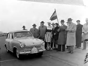 Fotocollectie Anefo — Zandvoort. Start KDAK-"economytest" . Minister Algera auto-rally — Foto: Pot, Harry / Anefo. Licentie: Set B: Rechtenvrij / Publiek Domein. Bron: Nationaal Archief. http://hdl.handle.net/10648/a95c85ee-d0b4-102d-bcf8-003048976d84