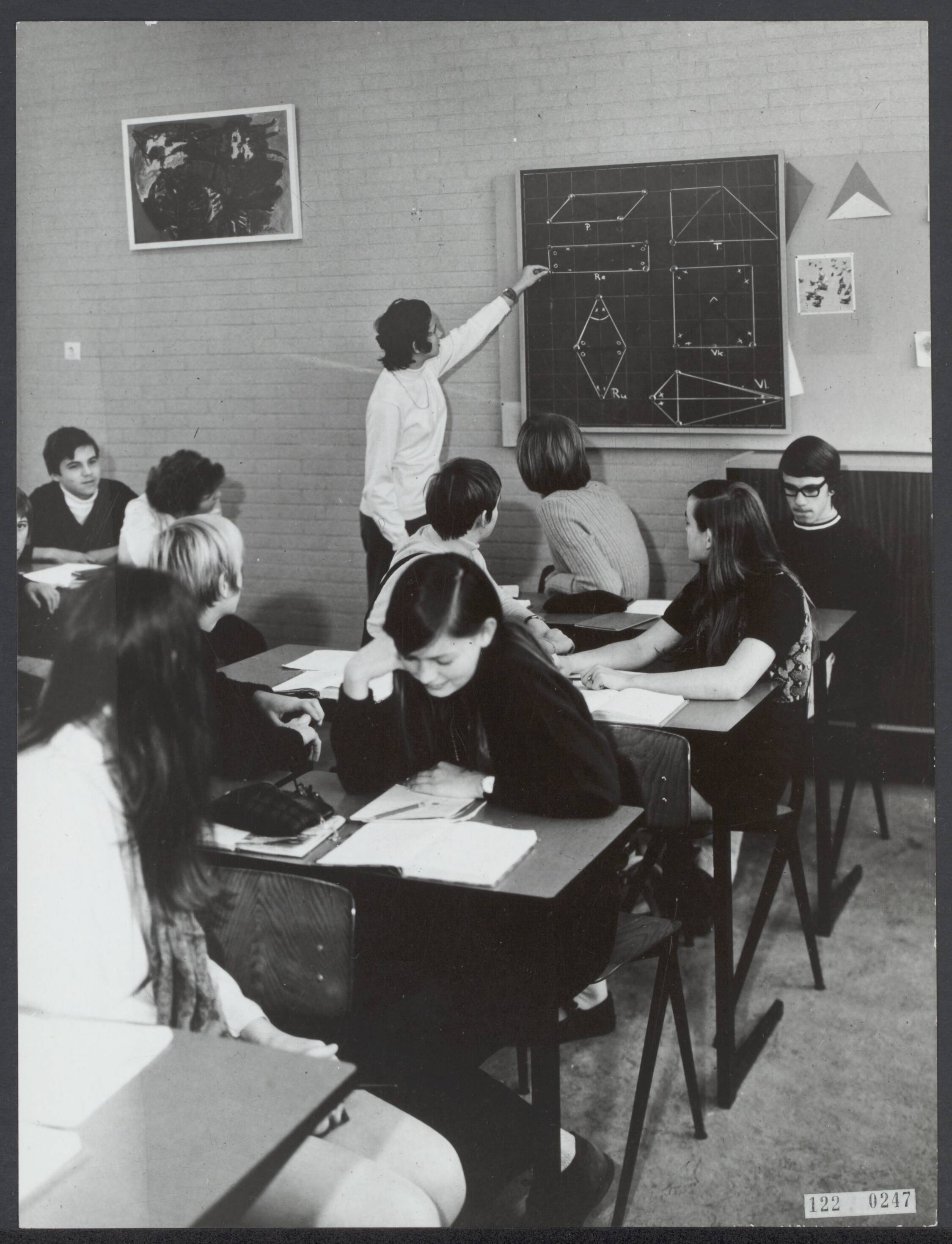Fotocollectie Rijksvoorlichtingsdienst Eigen — Wiskundeles R.K. MAVO te De Meern — Foto: Publicam / Hartemink, Piet. Licentie: Set B: Rechtenvrij / Publiek Domein. Bron: Nationaal Archief. http://hdl.handle.net/10648/af290baa-d0b4-102d-bcf8-003048976d84