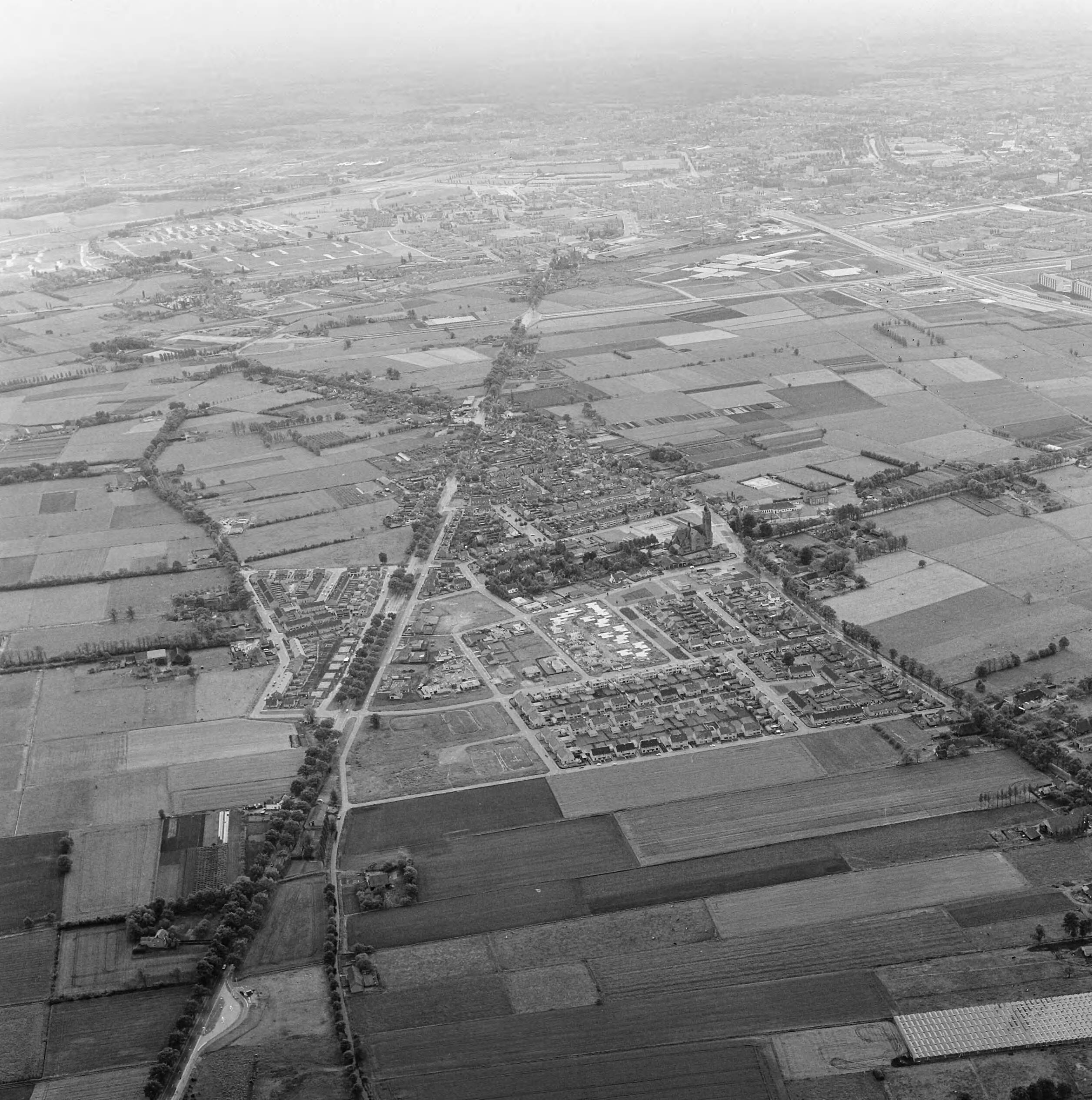 Fotocollectie Nederlandse Heidemaatschappij — Luchtopname. Teteringen — Foto: Fotograaf Onbekend / Heidemij. Licentie: Set B: Rechtenvrij / Publiek Domein. Bron: Nationaal Archief. http://hdl.handle.net/10648/ae5019bc-d0b4-102d-bcf8-003048976d84