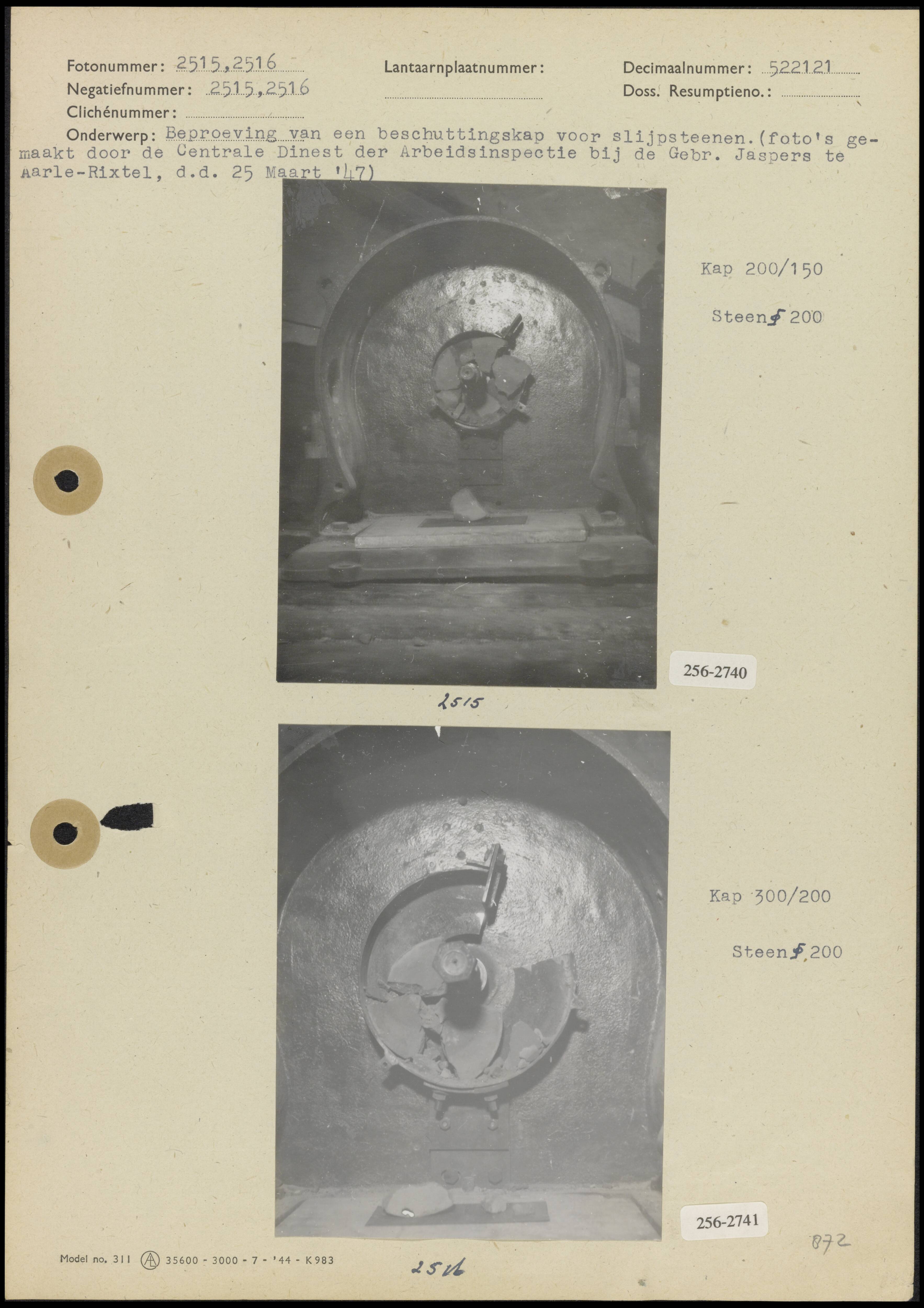 Fotocollectie Arbeidsinspectie — Foto 1: Beproeving van een beschuttingskap voor slijpstenen, kap 200/150, steen doorsnede 200; foto is gemaakt bij de firma Gebr. Jaspers te Aarle-Rixtel(11,5x8,5 cm; Centrale Dienst der Arbeidsinspectie) Foto 2: Beproeving van een beschuttingskap voor slijpstenen, kap 300/200, steen doorsnede 200; foto is gemaakt bij de firma Gebr. Jaspers te Aarle-Rixtel (11,5x9 cm; Centrale Dienst der Arbeidsinspectie) — Foto: Centrale Dienst der Arbeidsinspectie. Licentie: Set B: Rechtenvrij / Publiek Domein. Bron: Nationaal Archief. http://hdl.handle.net/10648/b016c66a-d0b4-102d-bcf8-003048976d84