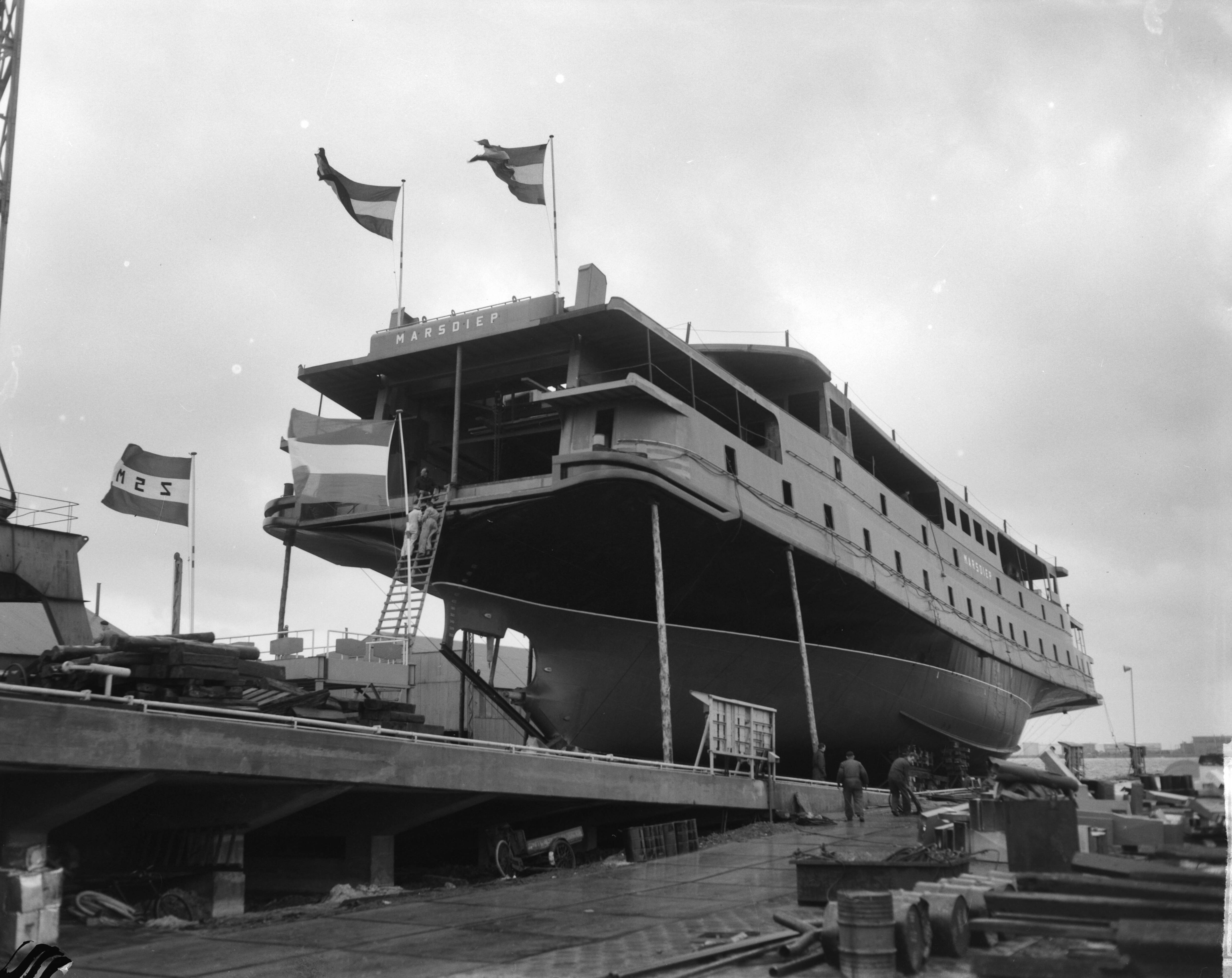 Fotocollectie Anefo — Opdracht Zaanlandse Scheepsbouw Maatschappij. Tewaterlating veerboot "Marsdiep" te Zaandam — Foto: Bilsen, Joop van / Anefo. Licentie: Set B: Rechtenvrij / Publiek Domein. Bron: Nationaal Archief. http://hdl.handle.net/10648/aa363230-d0b4-102d-bcf8-003048976d84