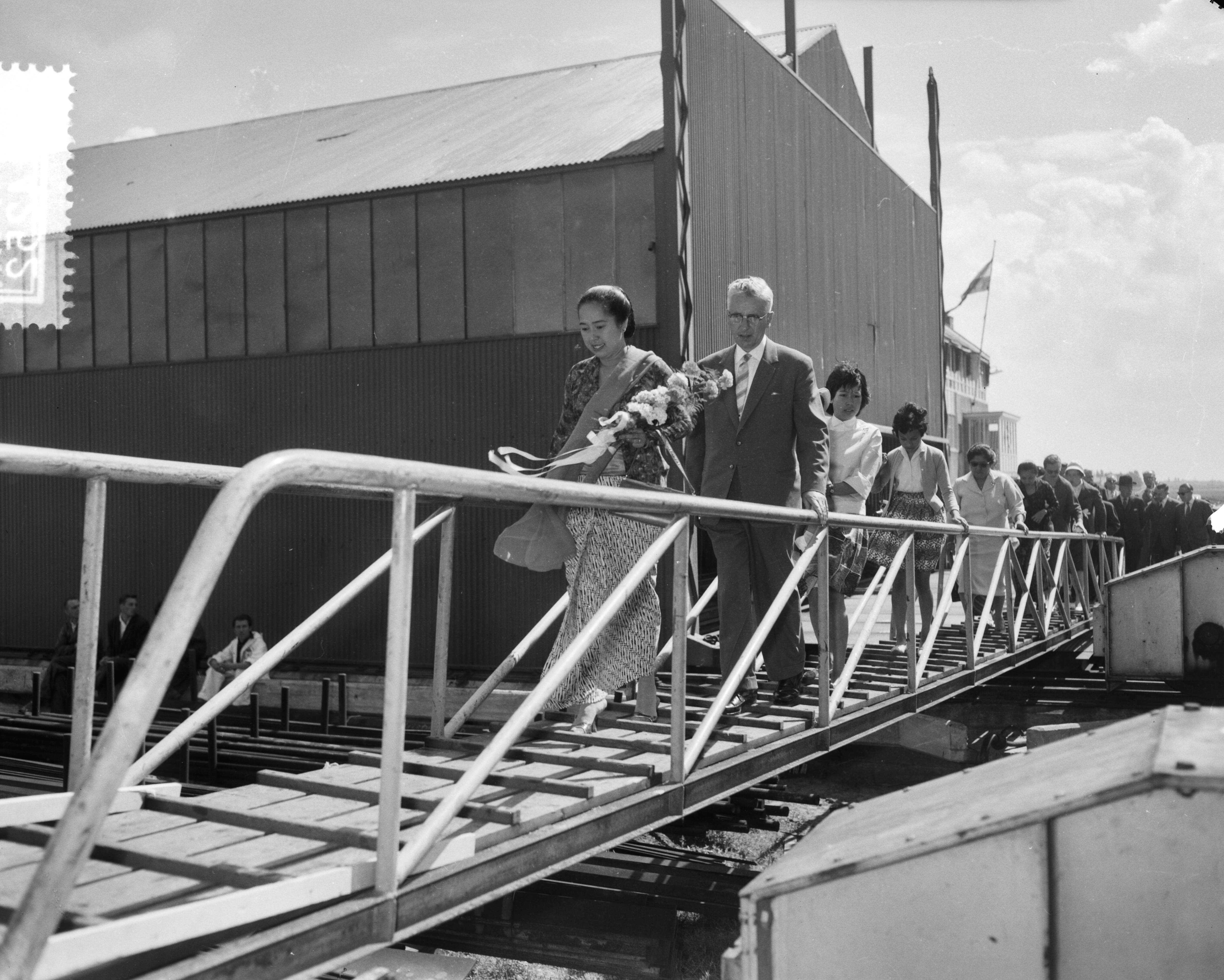 Fotocollectie Anefo — Tewaterlating "Sanggabuana" bij de N.V. Zaanlandsche Scheepsbouwmaatschappij te Zaandam — Foto: Bilsen, Joop van / Anefo. Licentie: Set B: Rechtenvrij / Publiek Domein. Bron: Nationaal Archief. http://hdl.handle.net/10648/a9b45918-d0b4-102d-bcf8-003048976d84