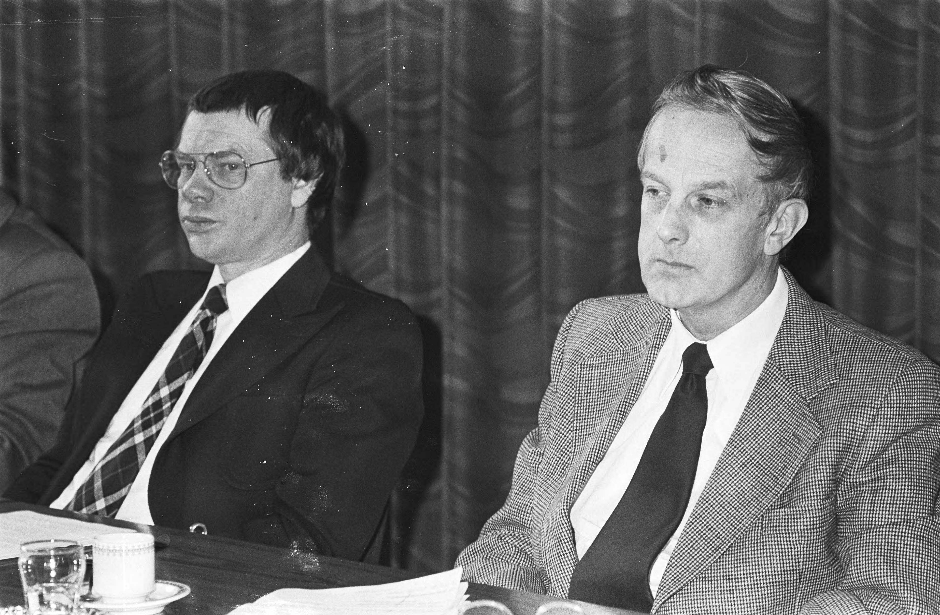 CDA bestuur in de Lage Vuursche i.v.m. de vaststelling van de definitieve datum voor de fusie tussen KVP, CHU en ARP — Voorzitter Steenkamp (r) met daarnaast dhr S. Faber — Foto: Dijk, Hans van / Anefo. Licentie: Set B: Rechtenvrij / Publiek Domein. Bron: Nationaal Archief. http://hdl.handle.net/10648/acc66a10-d0b4-102d-bcf8-003048976d84