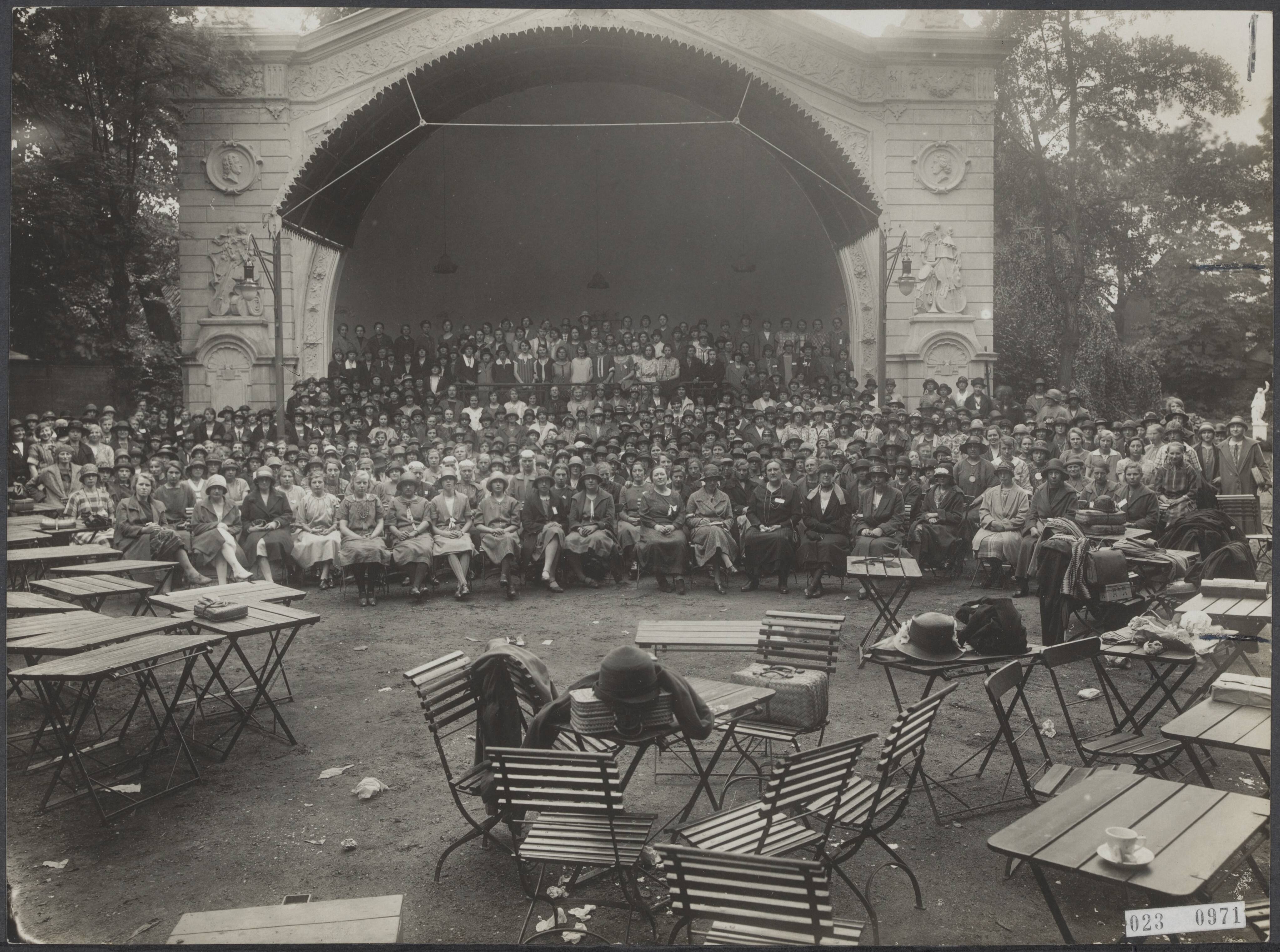 Fotocollectie Elsevier Binnenland — Bondsdag van het Verbond van Christelijke Meisjesverenigingen te Groningen — Foto: Onbekend / Publiek Domein of Rechtenvrij. Licentie: Set B: Rechtenvrij / Publiek Domein. Bron: Nationaal Archief. http://hdl.handle.net/10648/add5a3c6-d0b4-102d-bcf8-003048976d84