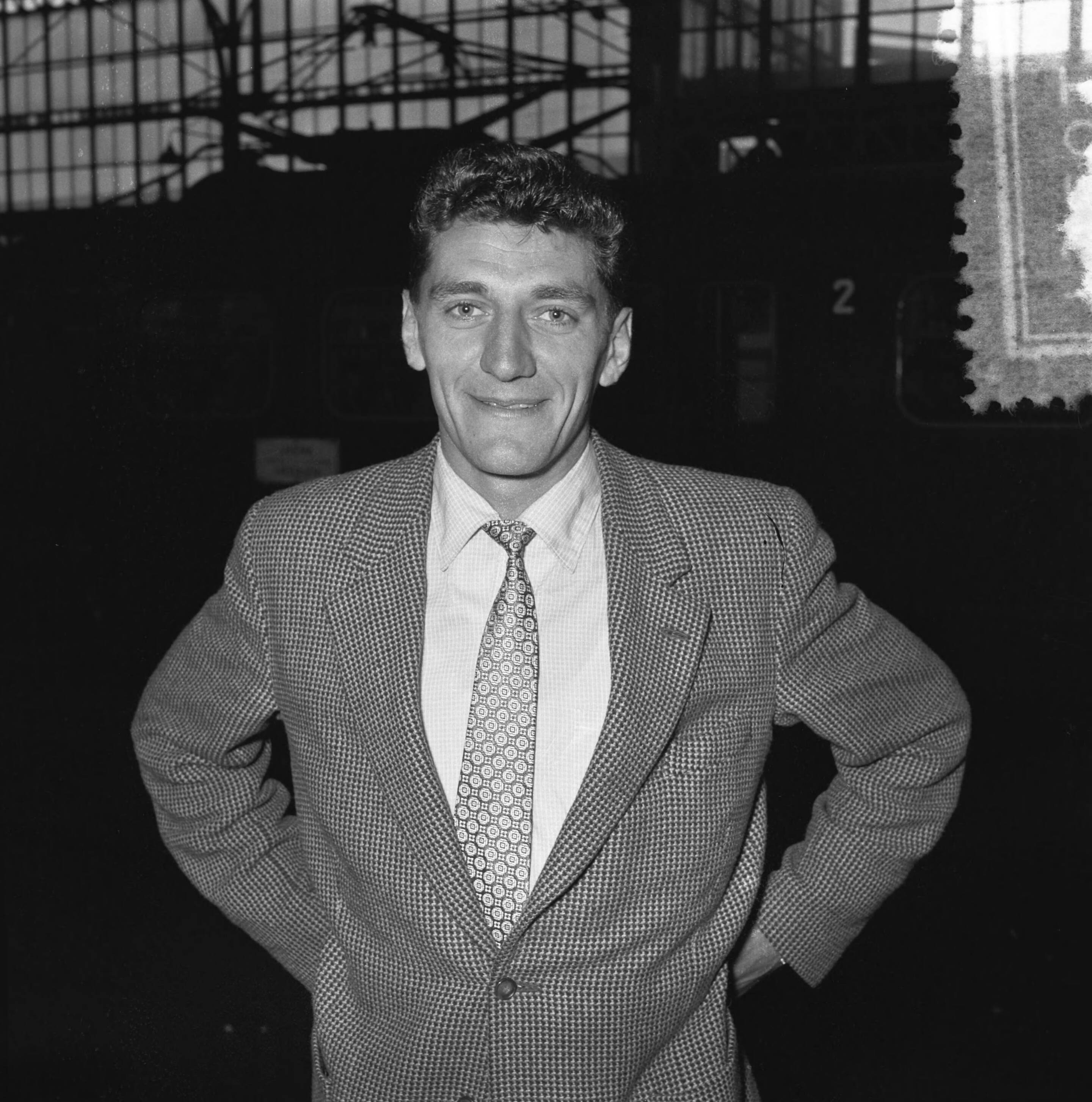 Fotocollectie Anefo — Vertrek wielrenners voor Ronde van Europa vanaf Utrecht CS. Daaf Janbroers — Foto: Behrens, Herbert F. / Anefo. Licentie: Set B: Rechtenvrij / Publiek Domein. Bron: Nationaal Archief. http://hdl.handle.net/10648/a94cbbd2-d0b4-102d-bcf8-003048976d84