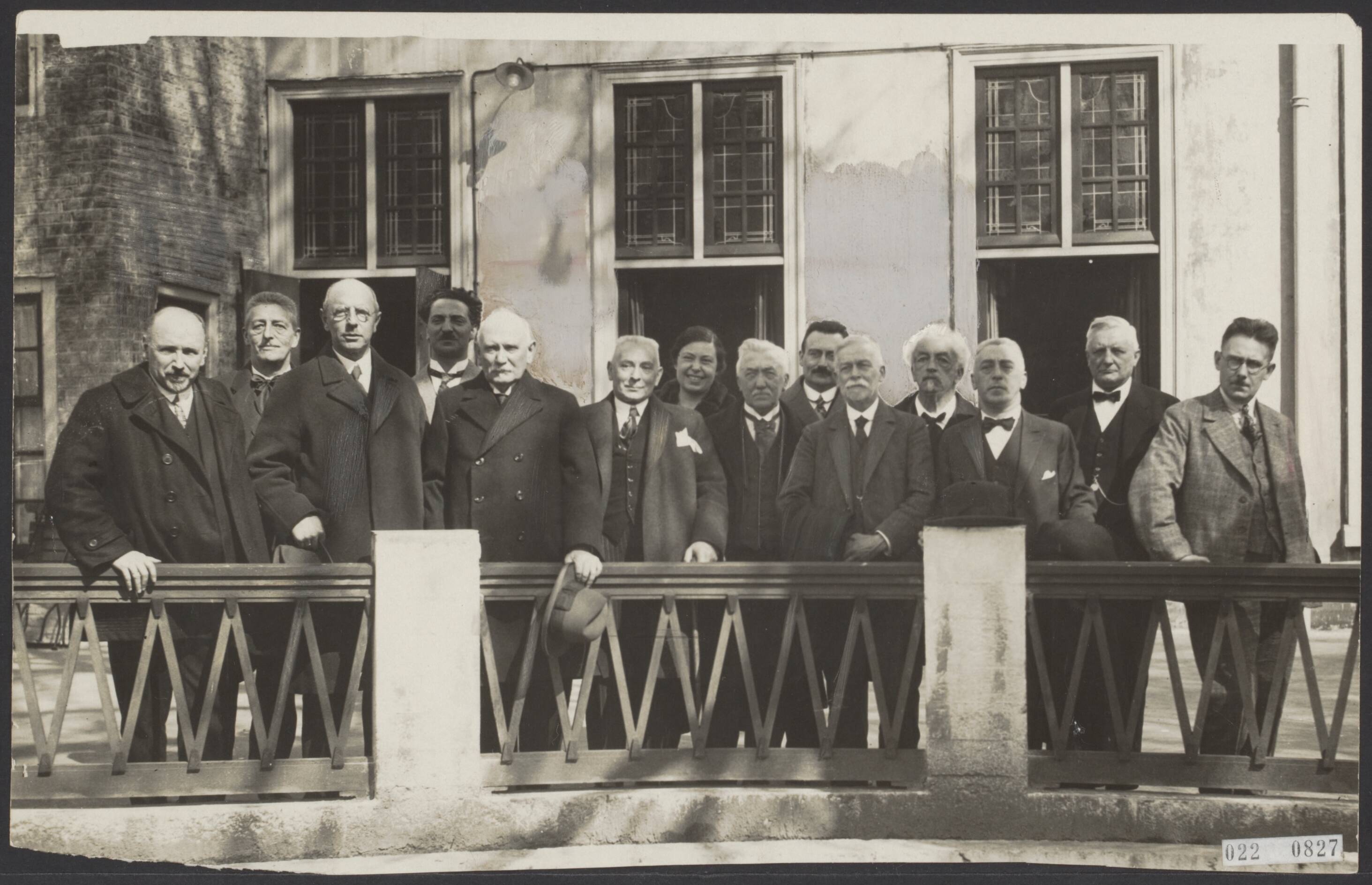 Fotocollectie Elsevier Binnenland — Congres van de S.D.A.P. te Utrecht. Op de foto o.a. Wibaut, Vlieger, Albarda, Mendels, Klerekoper, van der Goes, Oudegeest en Boekman — Foto: N.V. Vereenigde Fotobureaux. Licentie: Set B: Rechtenvrij / Publiek Domein. Bron: Nationaal Archief. http://hdl.handle.net/10648/add34504-d0b4-102d-bcf8-003048976d84