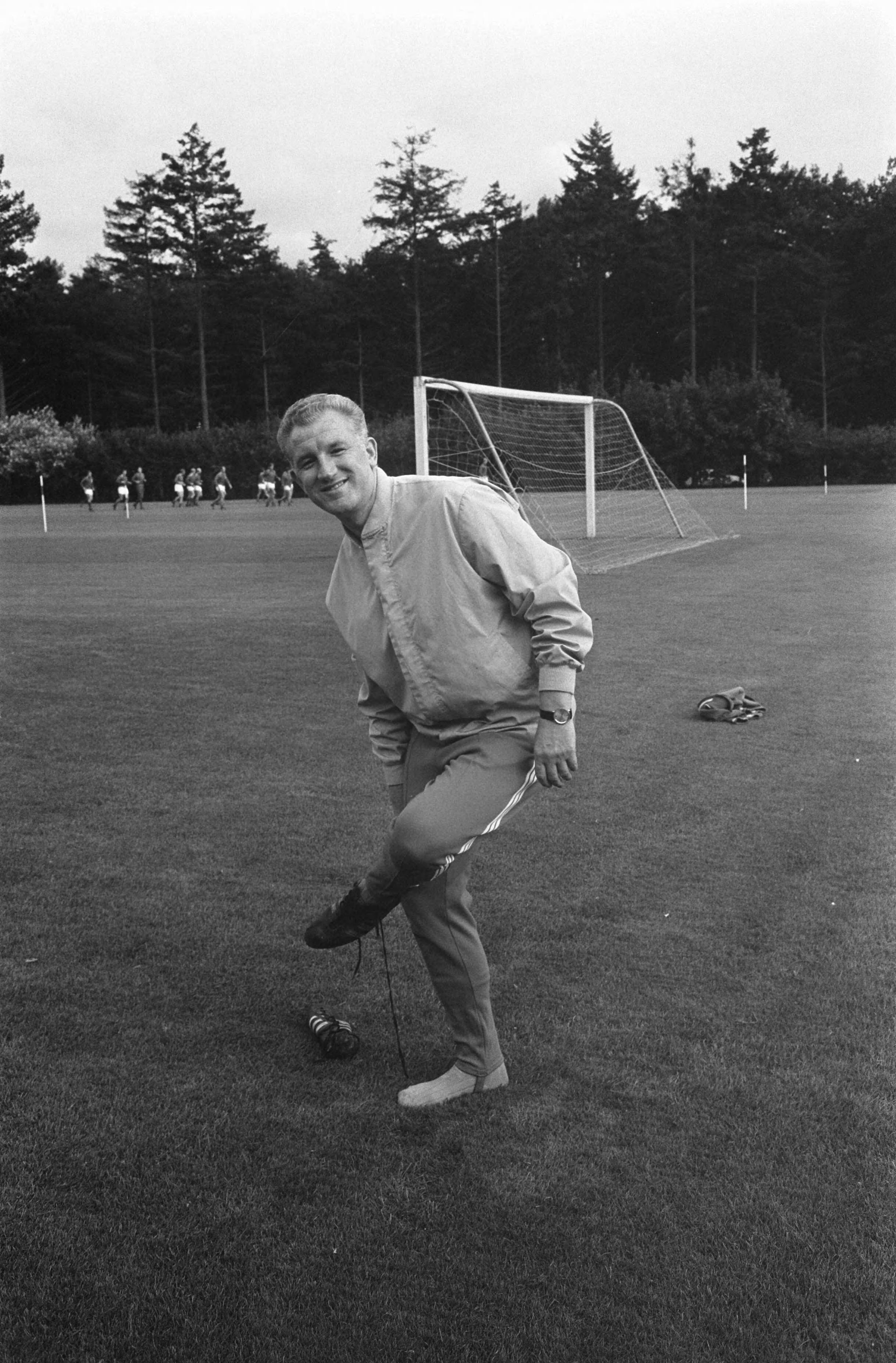 Fotocollectie Anefo — Training Nederlands elftal in Zeist — Foto: Koch, Eric / Anefo. Licentie: Set B: Rechtenvrij / Publiek Domein. Bron: Nationaal Archief. http://hdl.handle.net/10648/ab78254a-d0b4-102d-bcf8-003048976d84
