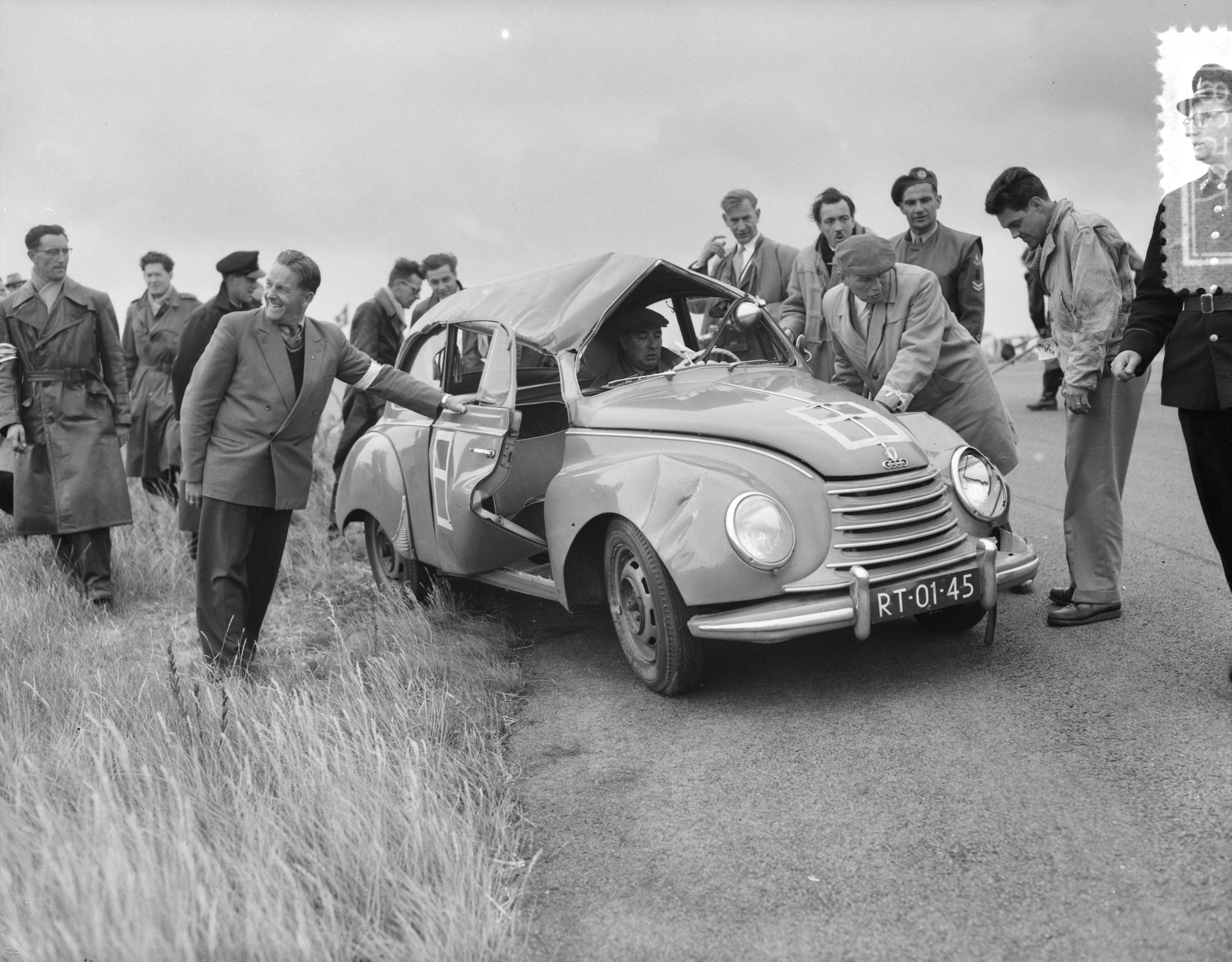 Fotocollectie Anefo — Autoraces en motorraces op het circuit van Zandvoort — Foto: Bilsen, Joop van / Anefo. Licentie: Set B: Rechtenvrij / Publiek Domein. Bron: Nationaal Archief. http://hdl.handle.net/10648/a94d8134-d0b4-102d-bcf8-003048976d84