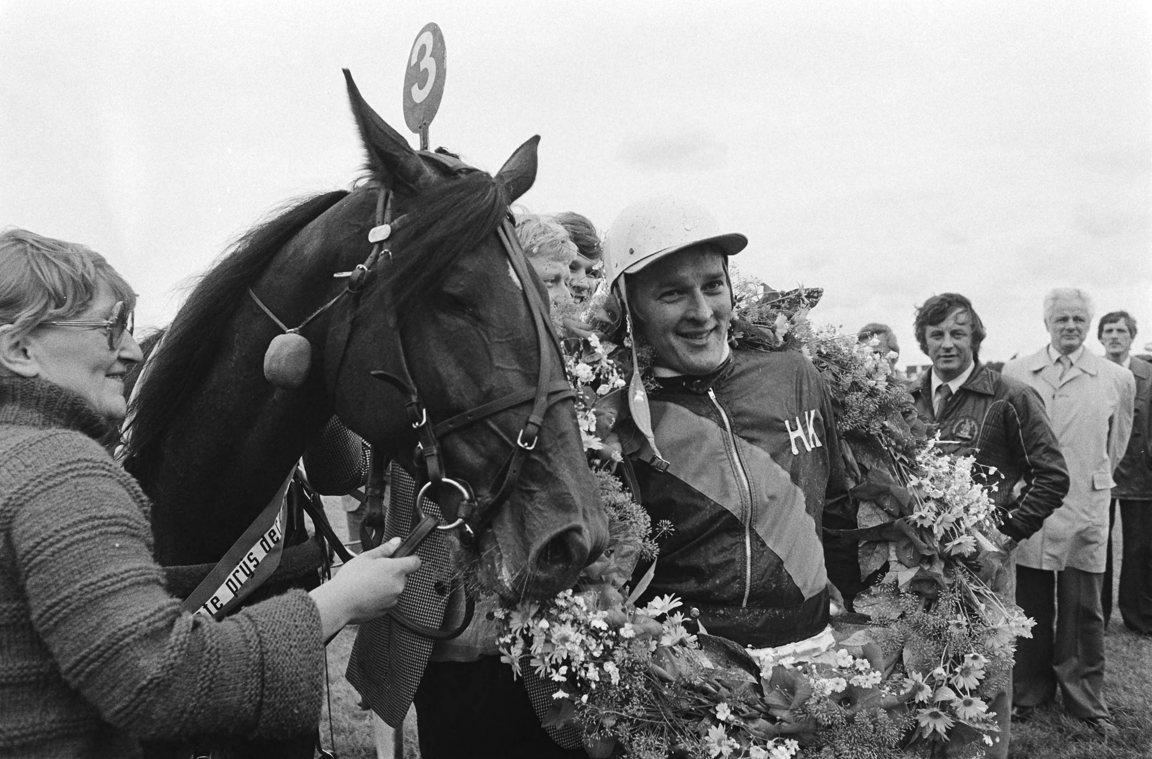 Fotocollectie Anefo — Grand Prix der Lage Landen op Duindigt; winnaar Chaime Asserdal met Korpe (Finland) — Foto: Peters, Hans / Anefo. Licentie: Set B: Rechtenvrij / Publiek Domein. Bron: Nationaal Archief. http://hdl.handle.net/10648/acb7576e-d0b4-102d-bcf8-003048976d84