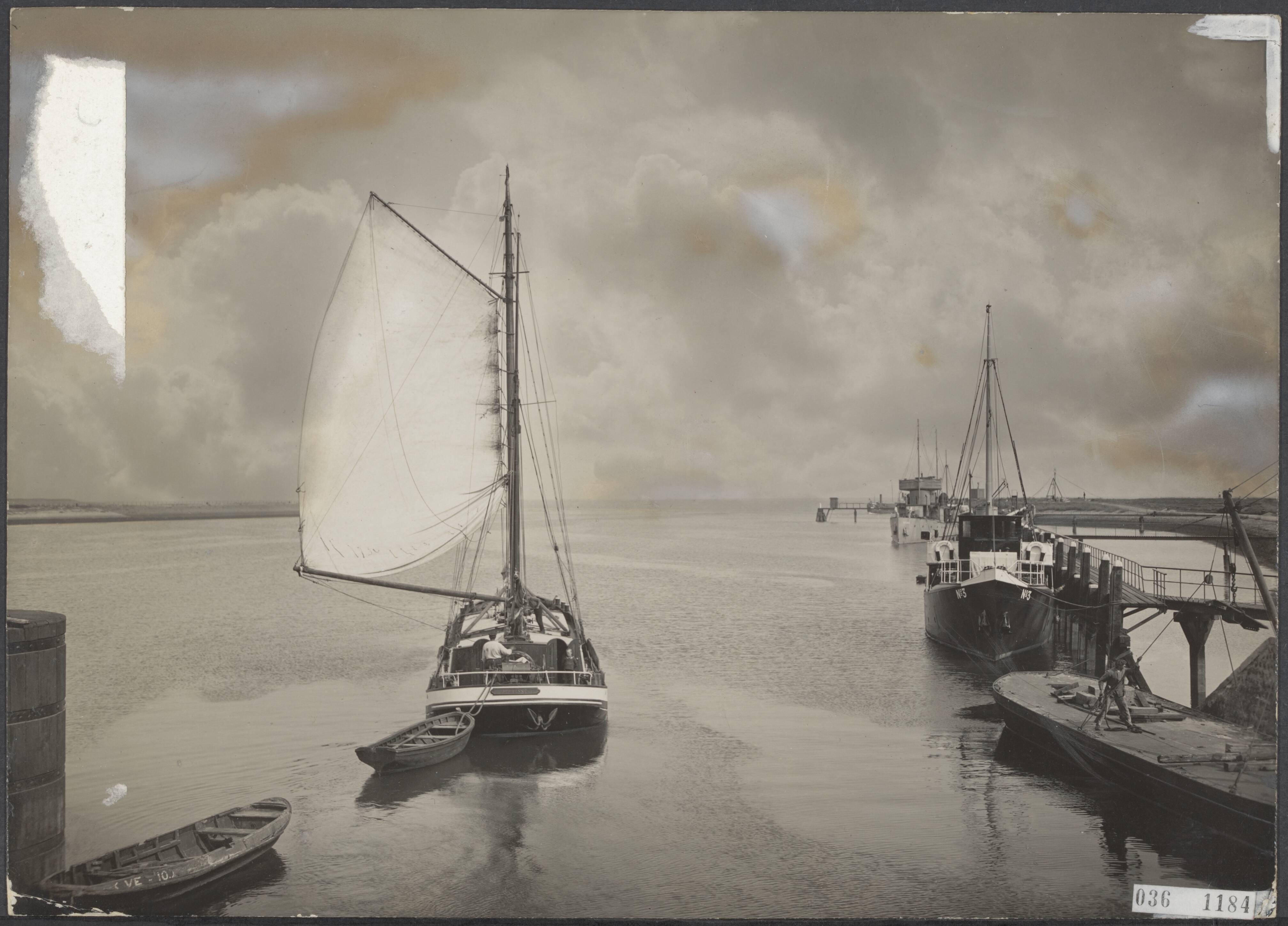 Fotocollectie Elsevier Binnenland — Buitenhaven van Vlissingen — Foto: Favier, Adriaan. Licentie: Set B: Rechtenvrij / Publiek Domein. Bron: Nationaal Archief. http://hdl.handle.net/10648/aded91a2-d0b4-102d-bcf8-003048976d84