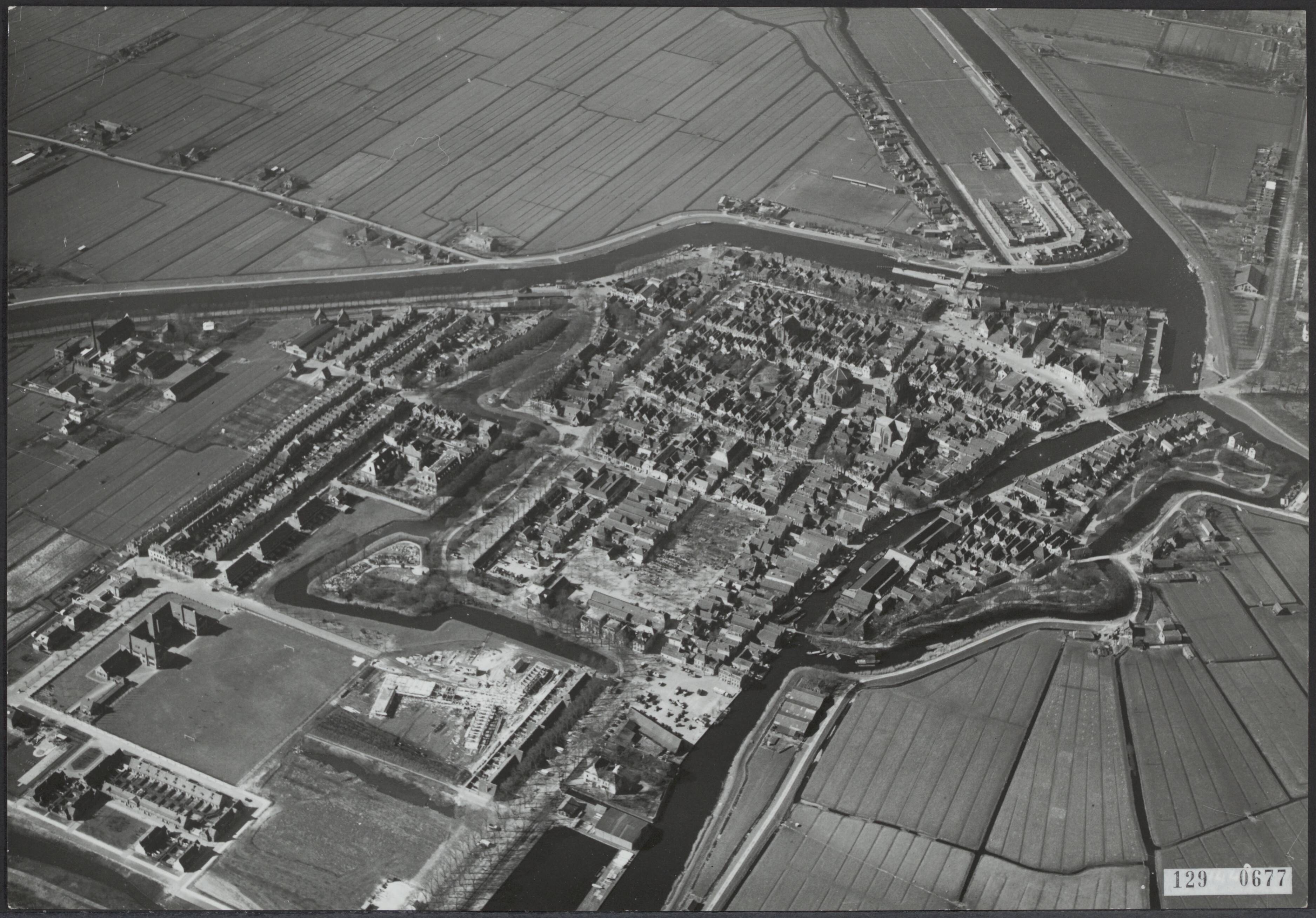 Steden [RVD] — Luchtopname. Purmerend — Foto: KLM Aerocarto / Rechtenvrij. Licentie: Set B: Rechtenvrij / Publiek Domein. Bron: Nationaal Archief. http://hdl.handle.net/10648/af47696a-d0b4-102d-bcf8-003048976d84