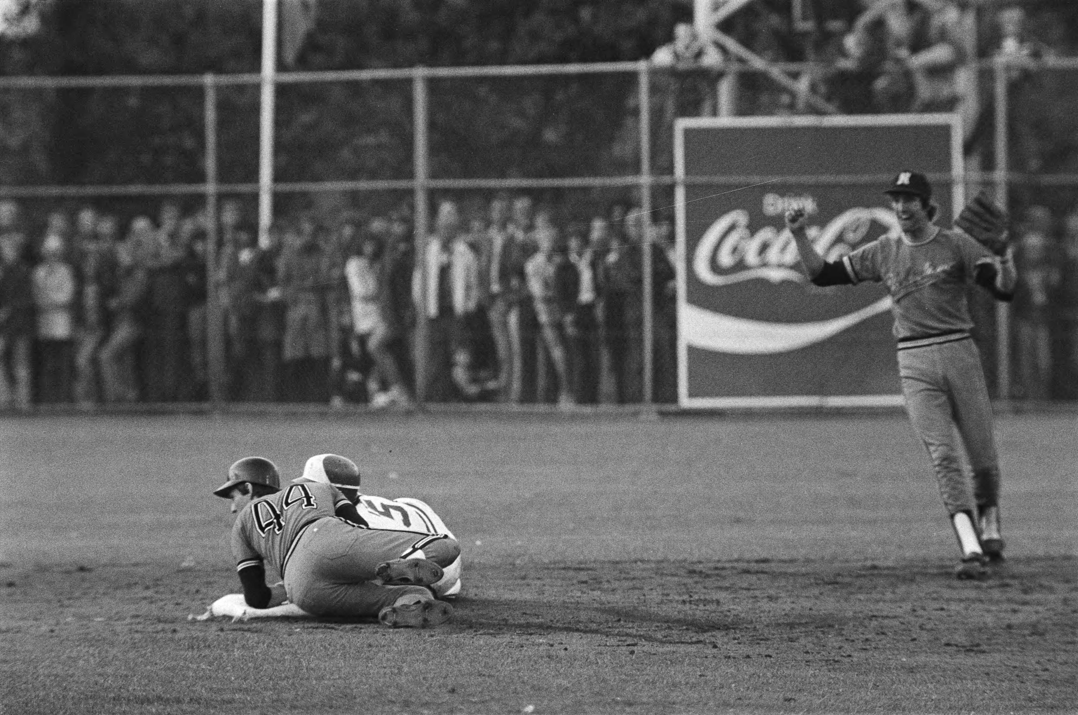 Fotocollectie Anefo — EK honkbal Haarlem, Nederland tegen Italie; spelmomenten — Foto: Suyk, Koen / Anefo. Licentie: Set B: Rechtenvrij / Publiek Domein. Bron: Nationaal Archief. http://hdl.handle.net/10648/aca02846-d0b4-102d-bcf8-003048976d84