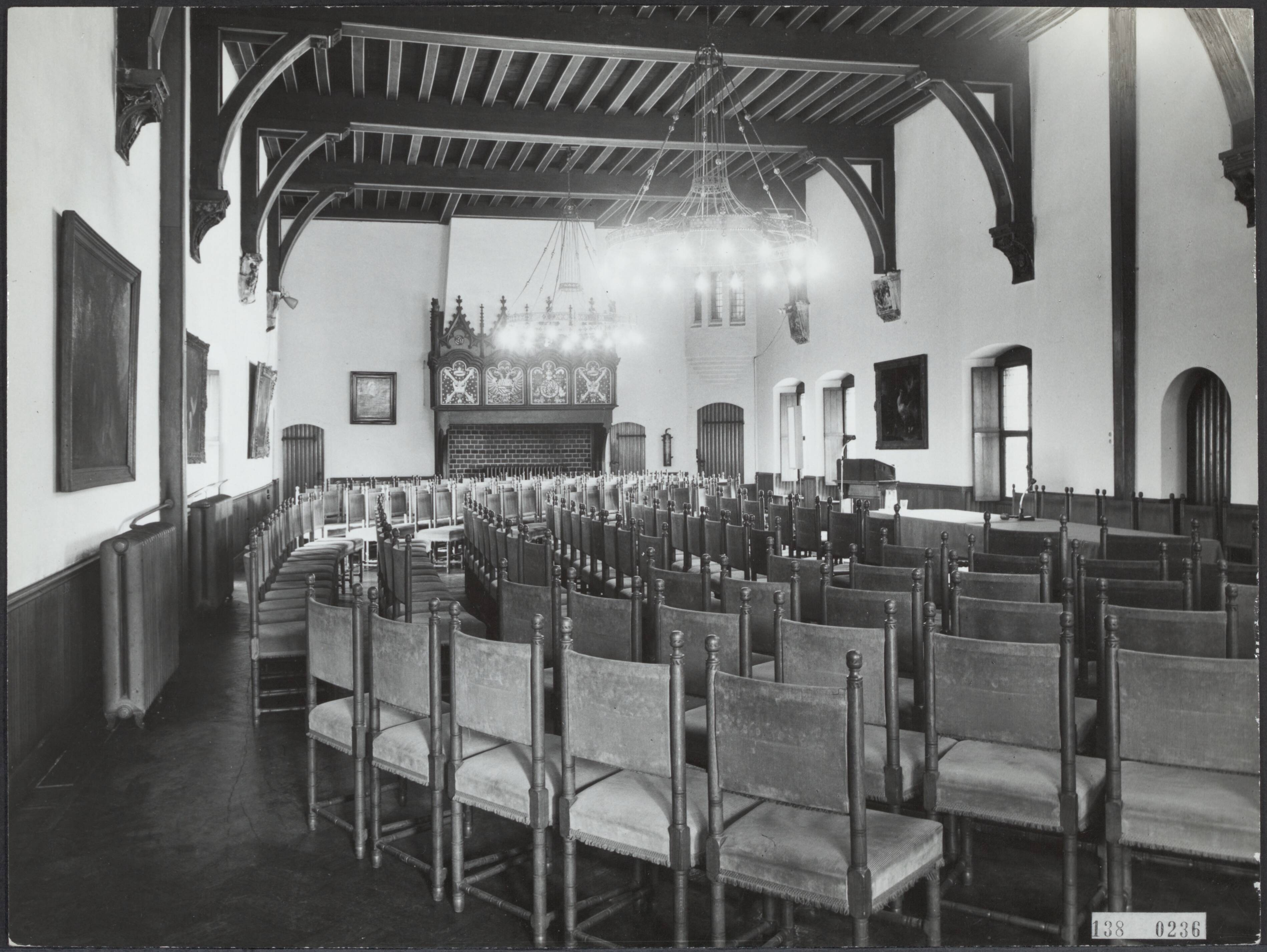 Fotocollectie Rijksvoorlichtingsdienst Eigen — Rolzaal [Binnenhof, Den Haag] — Foto: Fotodienst Gemeente Den Haag. Licentie: Set B: Rechtenvrij / Publiek Domein. Bron: Nationaal Archief. http://hdl.handle.net/10648/af6cc598-d0b4-102d-bcf8-003048976d84