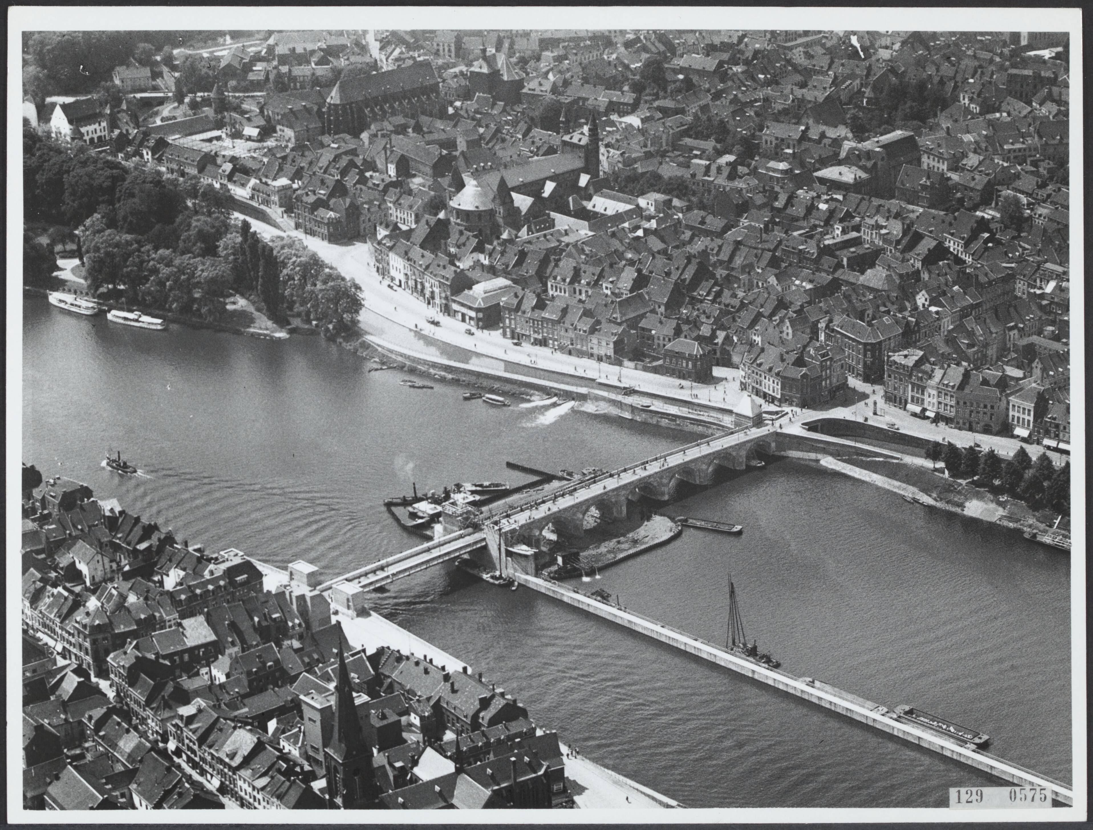 Steden [RVD] — Luchtopname. Maastricht. Stokkwartier (31 mei 1934) — Foto: KLM Aerocarto / Rechtenvrij. Licentie: Set B: Rechtenvrij / Publiek Domein. Bron: Nationaal Archief. http://hdl.handle.net/10648/af471c44-d0b4-102d-bcf8-003048976d84