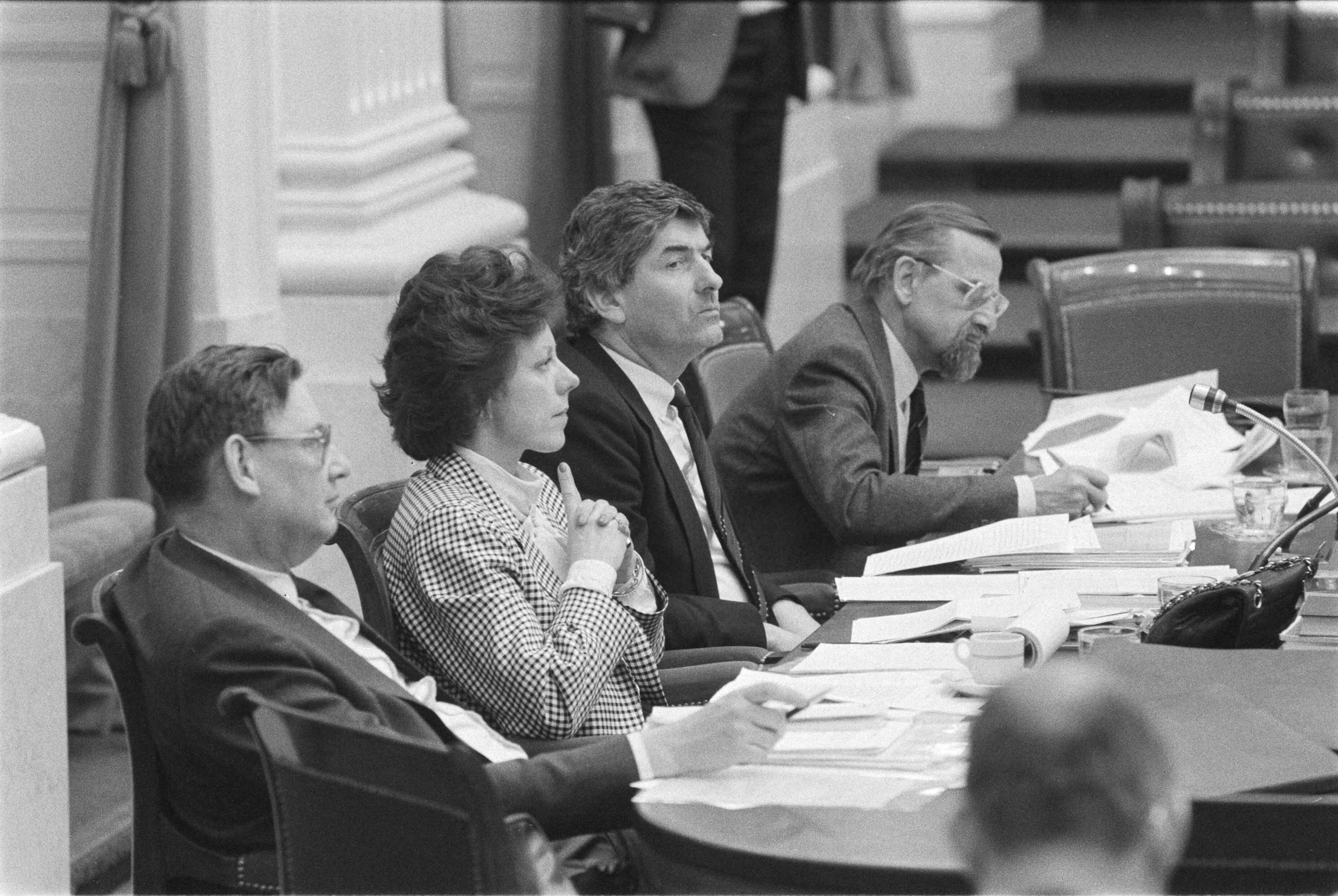Fotocollectie Anefo — Tweede Kamer : debat overplaatsing PTT naar Groningen; regeringstafel — Foto: Croes, Rob C. / Anefo. Licentie: Set B: Rechtenvrij / Publiek Domein. Bron: Nationaal Archief. http://hdl.handle.net/10648/ad374168-d0b4-102d-bcf8-003048976d84