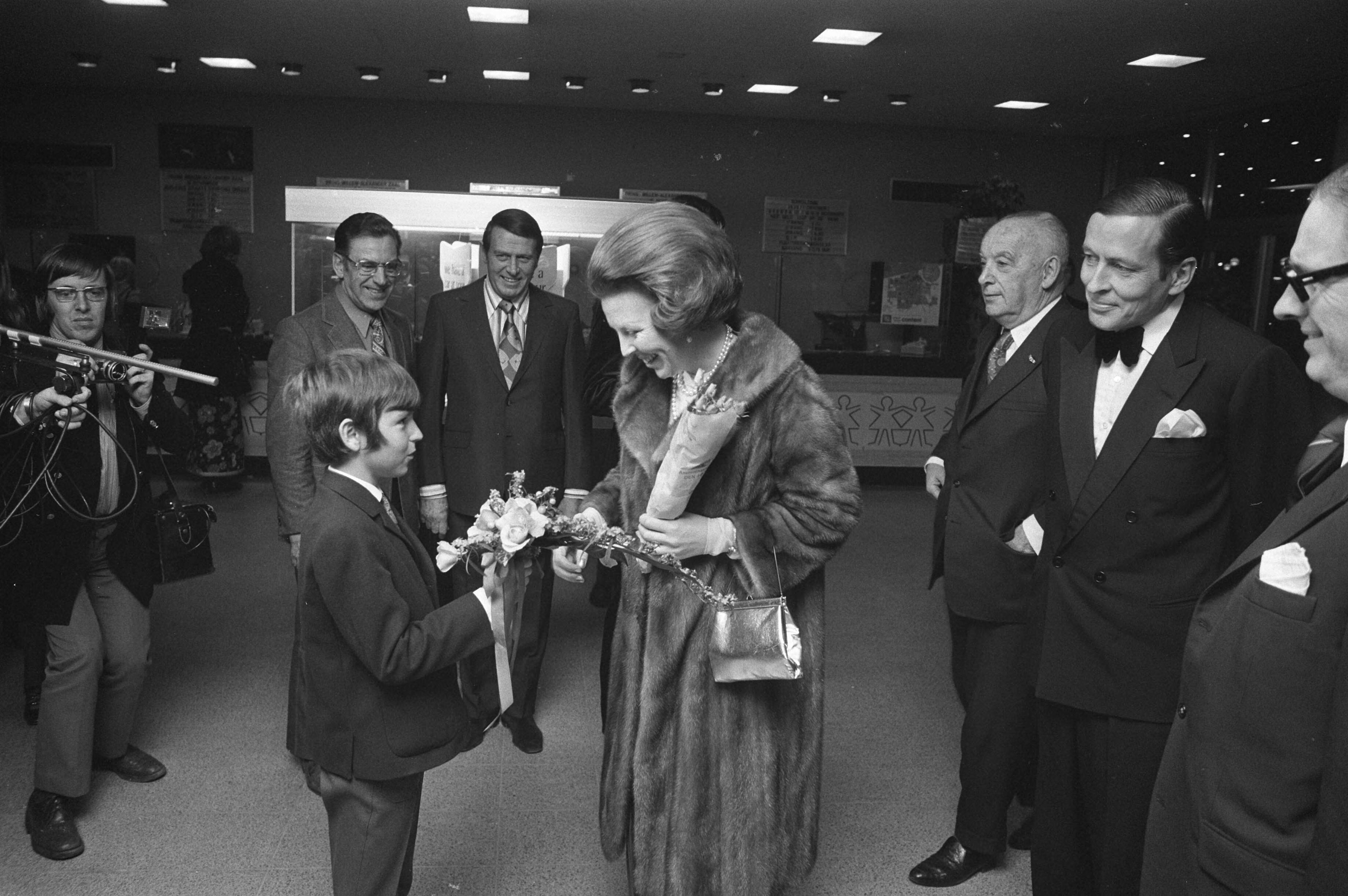 Fotocollectie Anefo — Prinses Beatrix en Prins Claus wonen Uniceffeest bij in Congresgebouw Den Haag — Foto: Mieremet, Rob / Anefo. Licentie: Set B: Rechtenvrij / Publiek Domein. Bron: Nationaal Archief. http://hdl.handle.net/10648/abd6a7a0-d0b4-102d-bcf8-003048976d84