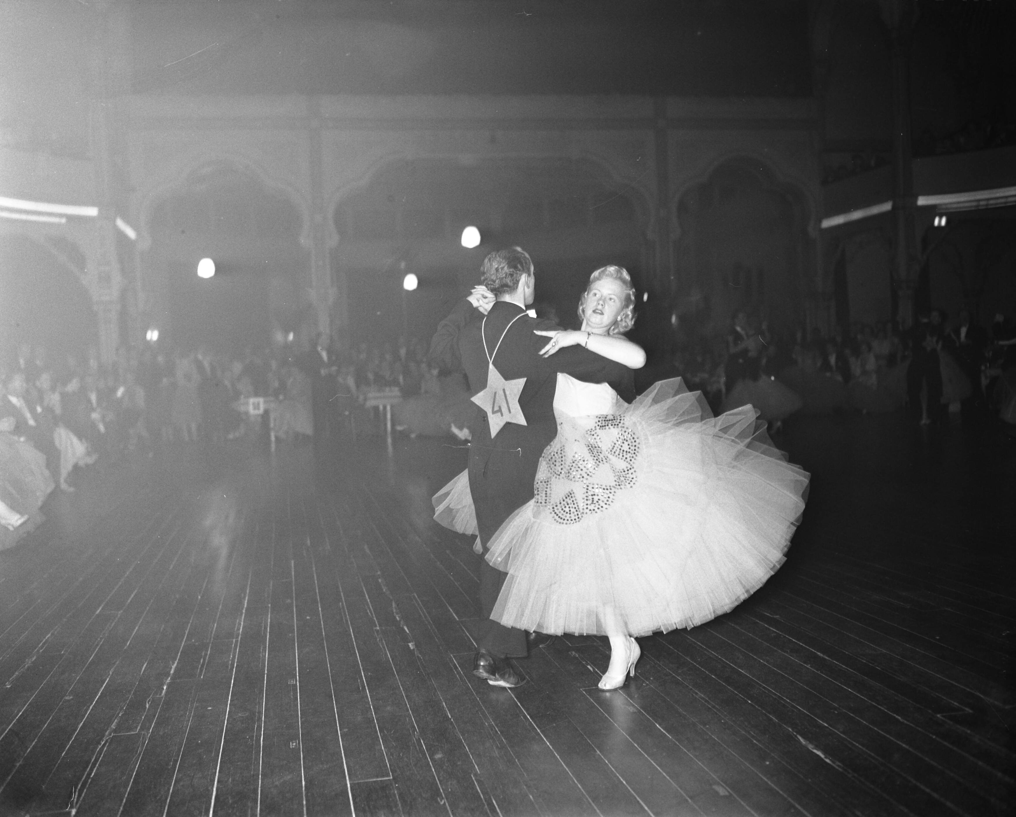 Fotocollectie Anefo — Sterkampioenschappen dansen 1958 in Den Haag — Foto: Bilsen, Joop van / Anefo. Licentie: Set B: Rechtenvrij / Publiek Domein. Bron: Nationaal Archief. http://hdl.handle.net/10648/a973a828-d0b4-102d-bcf8-003048976d84