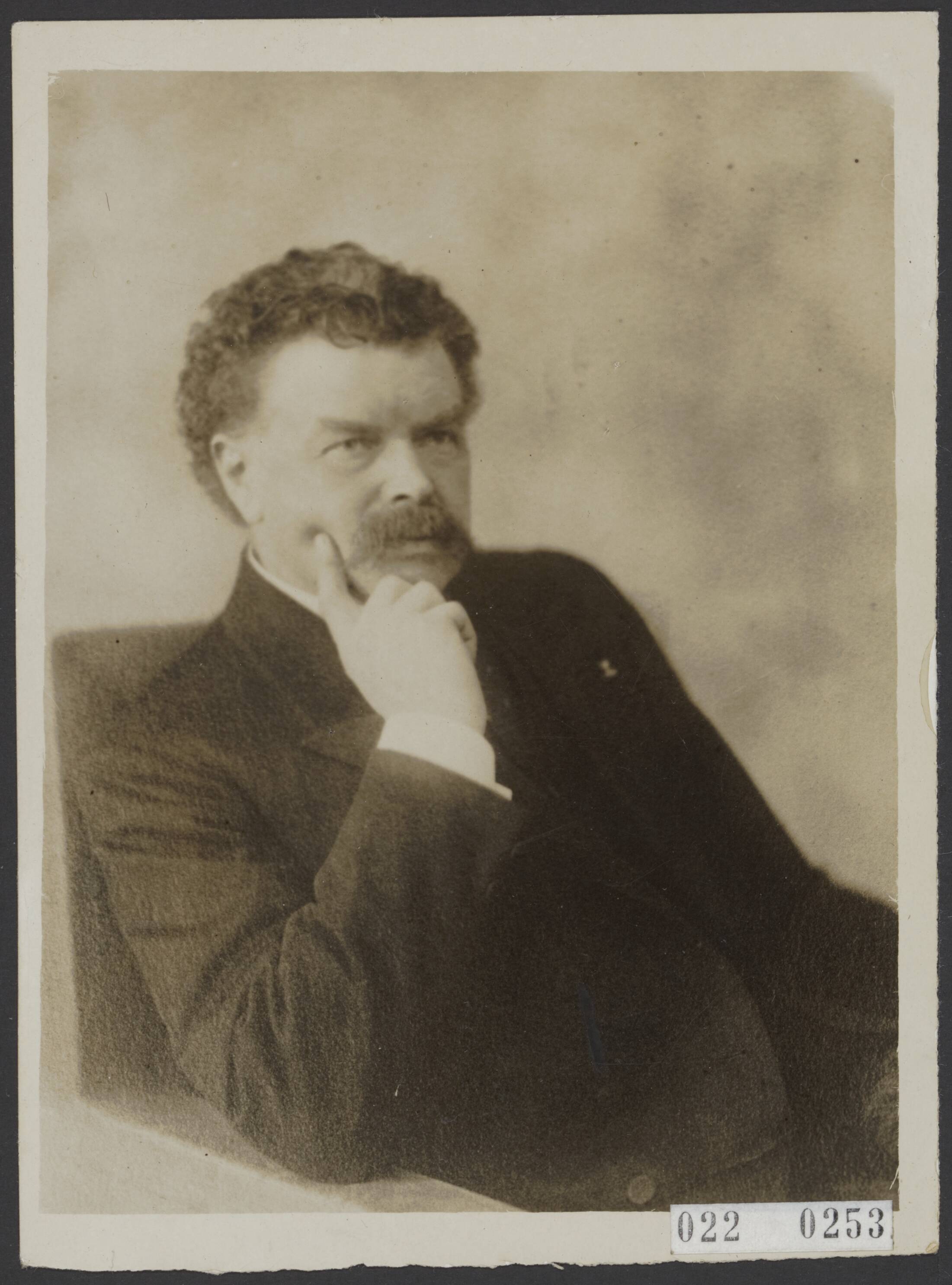 Fotocollectie Elsevier Binnenland — De heer Kruisinga, burgemeester van Zuidhorn — Foto: N.V. Vereenigde Fotobureaux. Licentie: Set B: Rechtenvrij / Publiek Domein. Bron: Nationaal Archief. http://hdl.handle.net/10648/add18bf6-d0b4-102d-bcf8-003048976d84