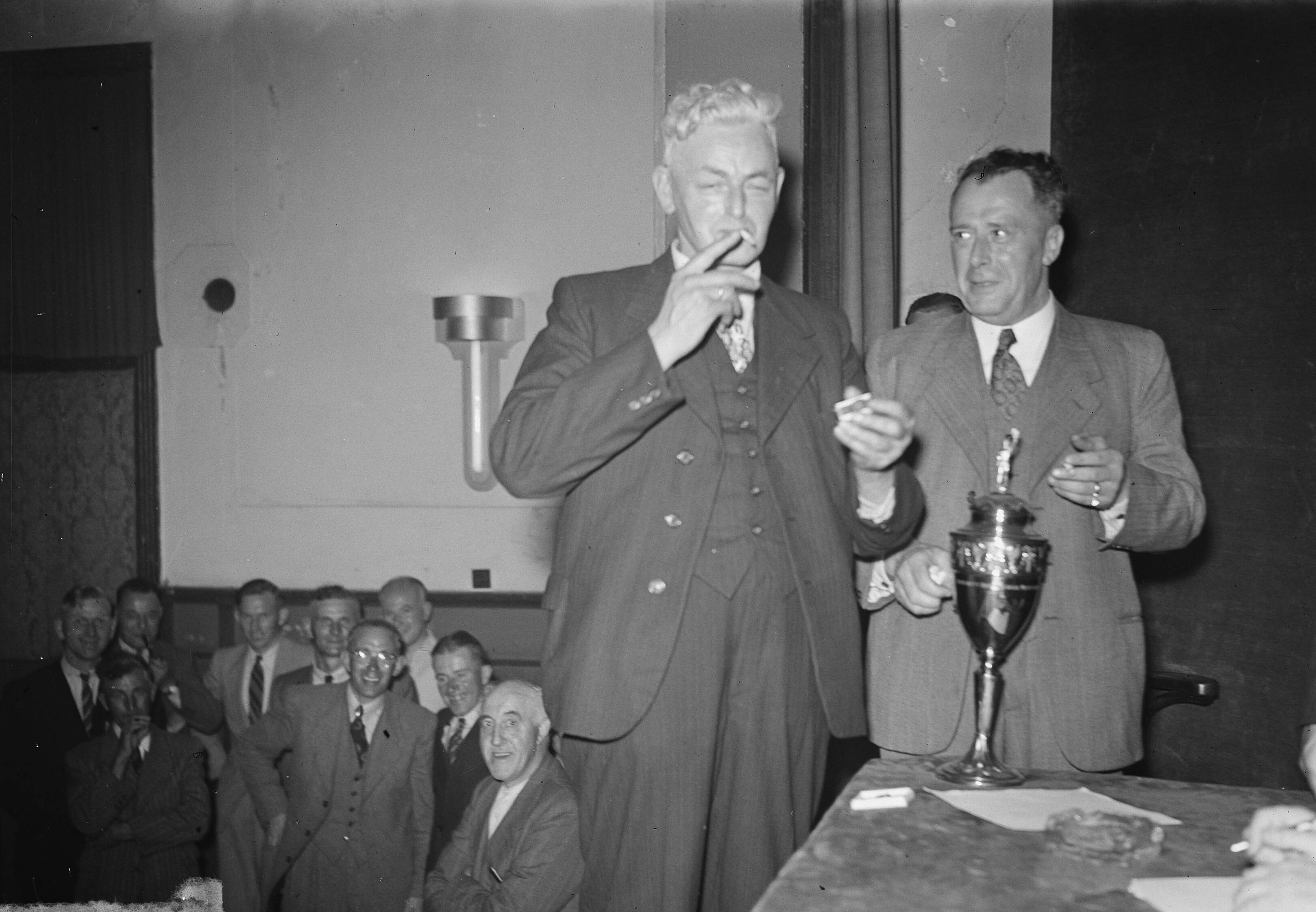 Fotocollectie Anefo — Kolfwedstrijden te Koog aan de Zaan — Foto: Oorschot, […] van / Anefo. Licentie: Set B: Rechtenvrij / Publiek Domein. Bron: Nationaal Archief. http://hdl.handle.net/10648/a8ce2876-d0b4-102d-bcf8-003048976d84