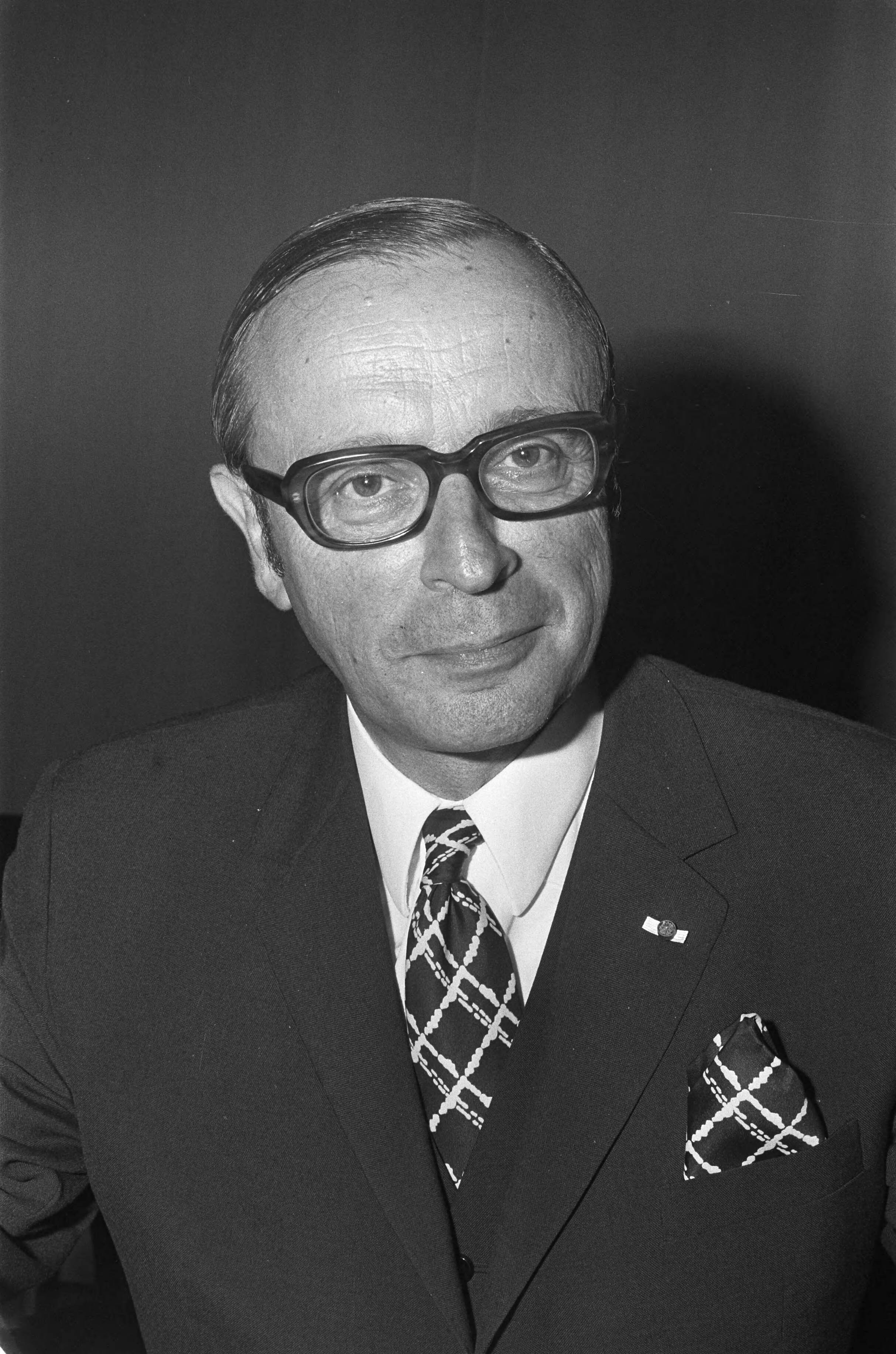 Fotocollectie Anefo — Vergadering Verbond van Nederlandse Ondernemingen te Den Haag , J. Bartels (kop) — Foto: Verhoeff, Bert / Anefo. Licentie: Set B: Rechtenvrij / Publiek Domein. Bron: Nationaal Archief. http://hdl.handle.net/10648/ac2c5614-d0b4-102d-bcf8-003048976d84