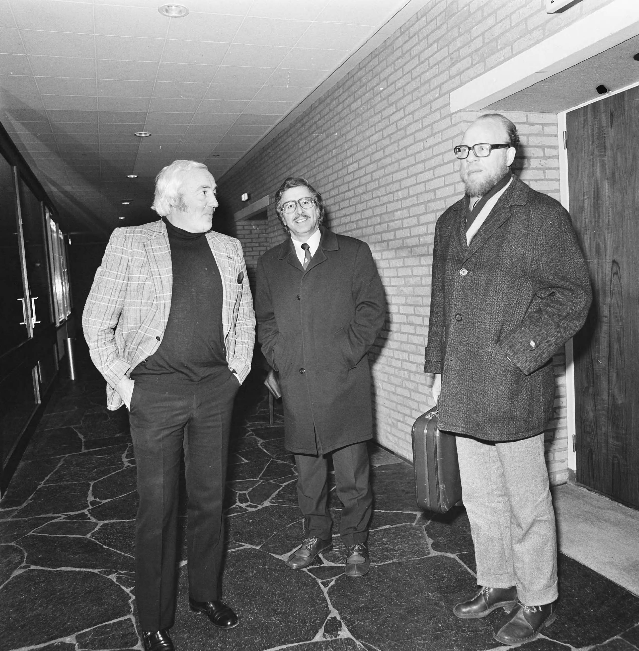 Vereniging van contractspelers, VVCS, vergadert in Bunnik — Coster (schoonvader en zaakwaarnemer van Cruijff), Karel Jansen en Roel Wiersma — Foto: Mieremet, Rob / Anefo. Licentie: Set B: Rechtenvrij / Publiek Domein. Bron: Nationaal Archief. http://hdl.handle.net/10648/ac3f00a2-d0b4-102d-bcf8-003048976d84