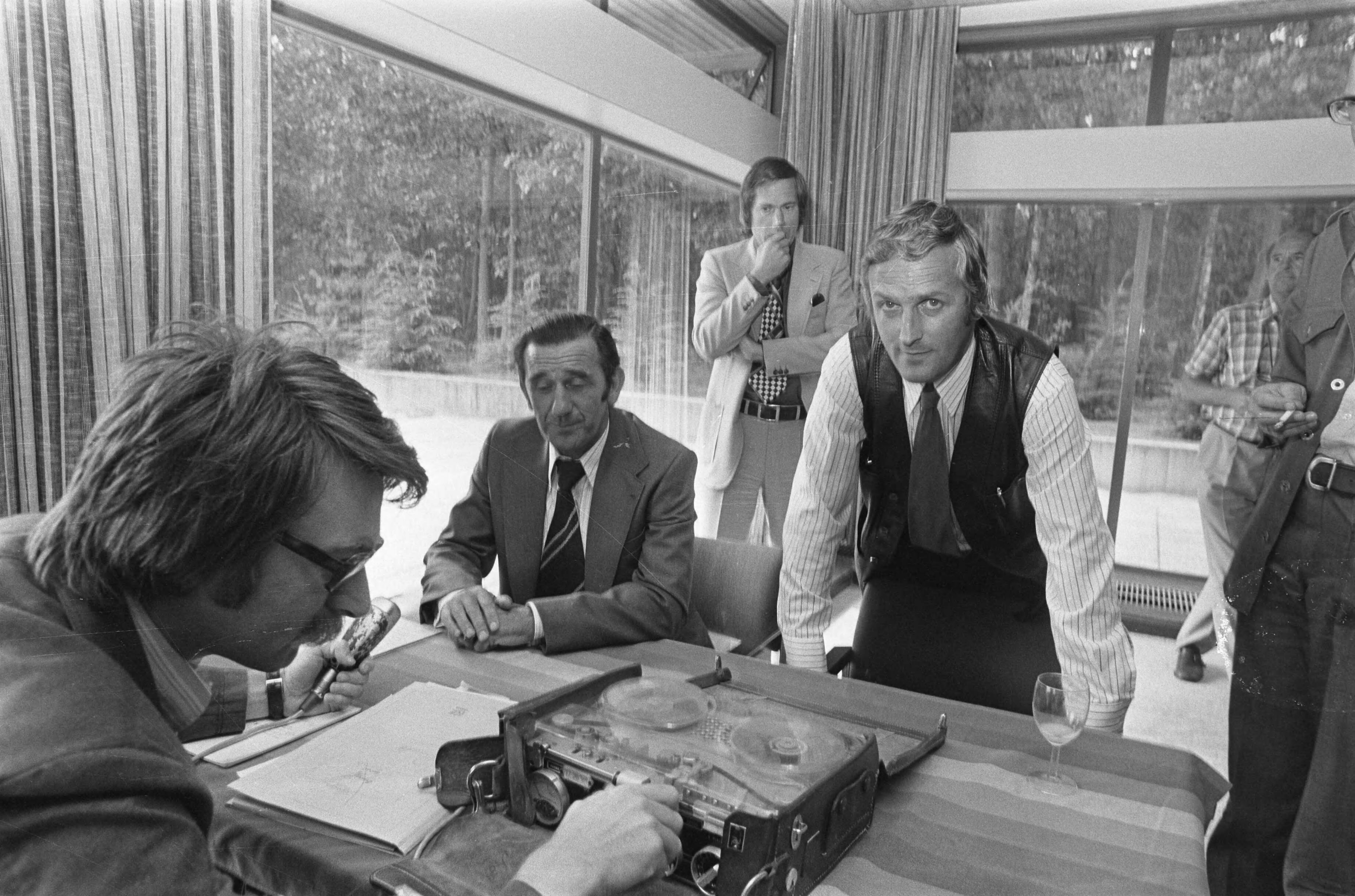 Fotocollectie Anefo — KNVB-trainer George Knobel tijdens persconferentie in Zeist — Foto: Mieremet, Rob / Anefo. Licentie: Set B: Rechtenvrij / Publiek Domein. Bron: Nationaal Archief. http://hdl.handle.net/10648/ac537046-d0b4-102d-bcf8-003048976d84