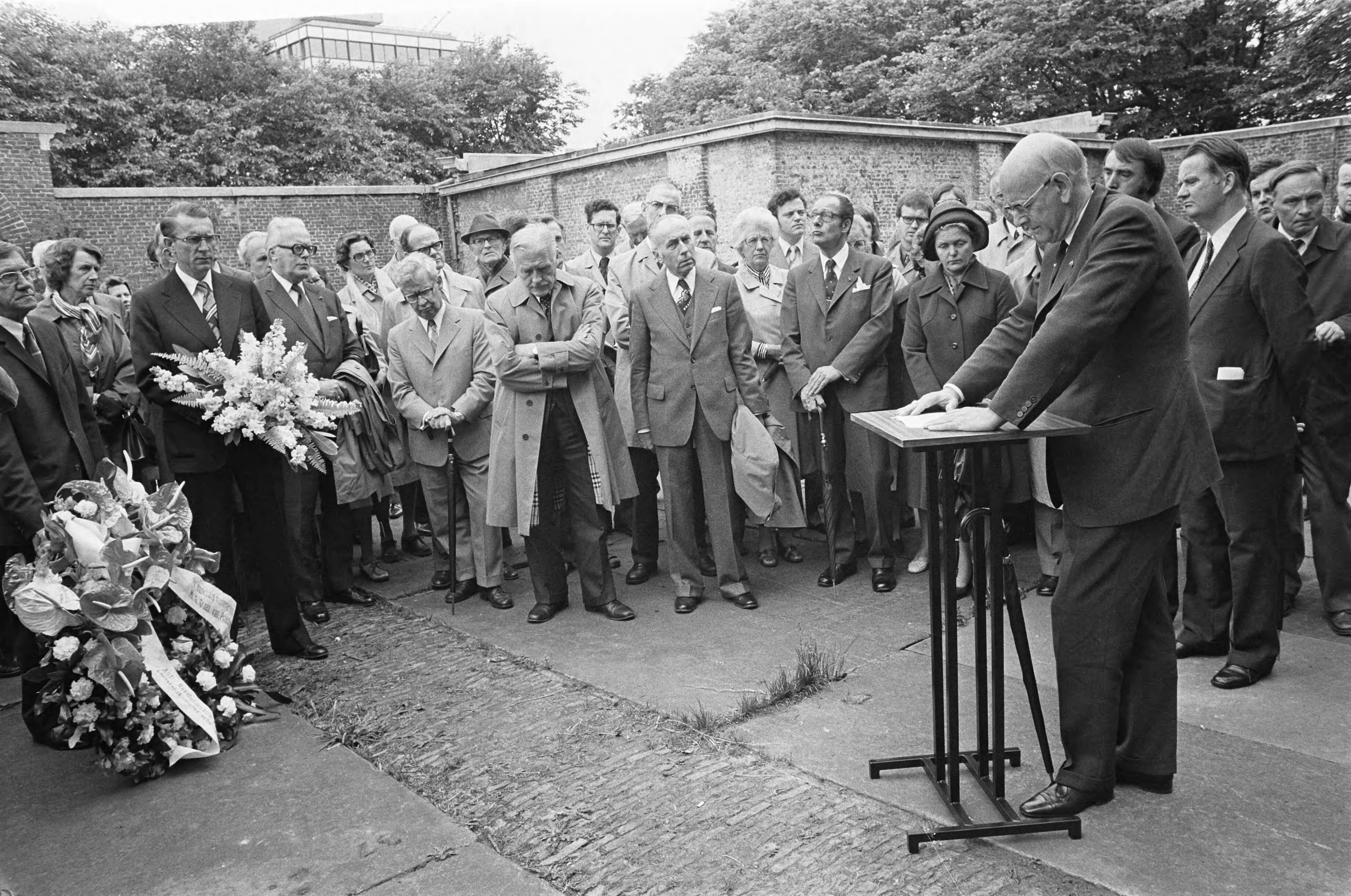Fotocollectie Anefo — Groen van Prinsteren herdenking in Den Haag , opdracht Nederlandse Gedachten — Foto: Mieremet, Rob / Anefo. Licentie: Set B: Rechtenvrij / Publiek Domein. Bron: Nationaal Archief. http://hdl.handle.net/10648/ac8411a6-d0b4-102d-bcf8-003048976d84