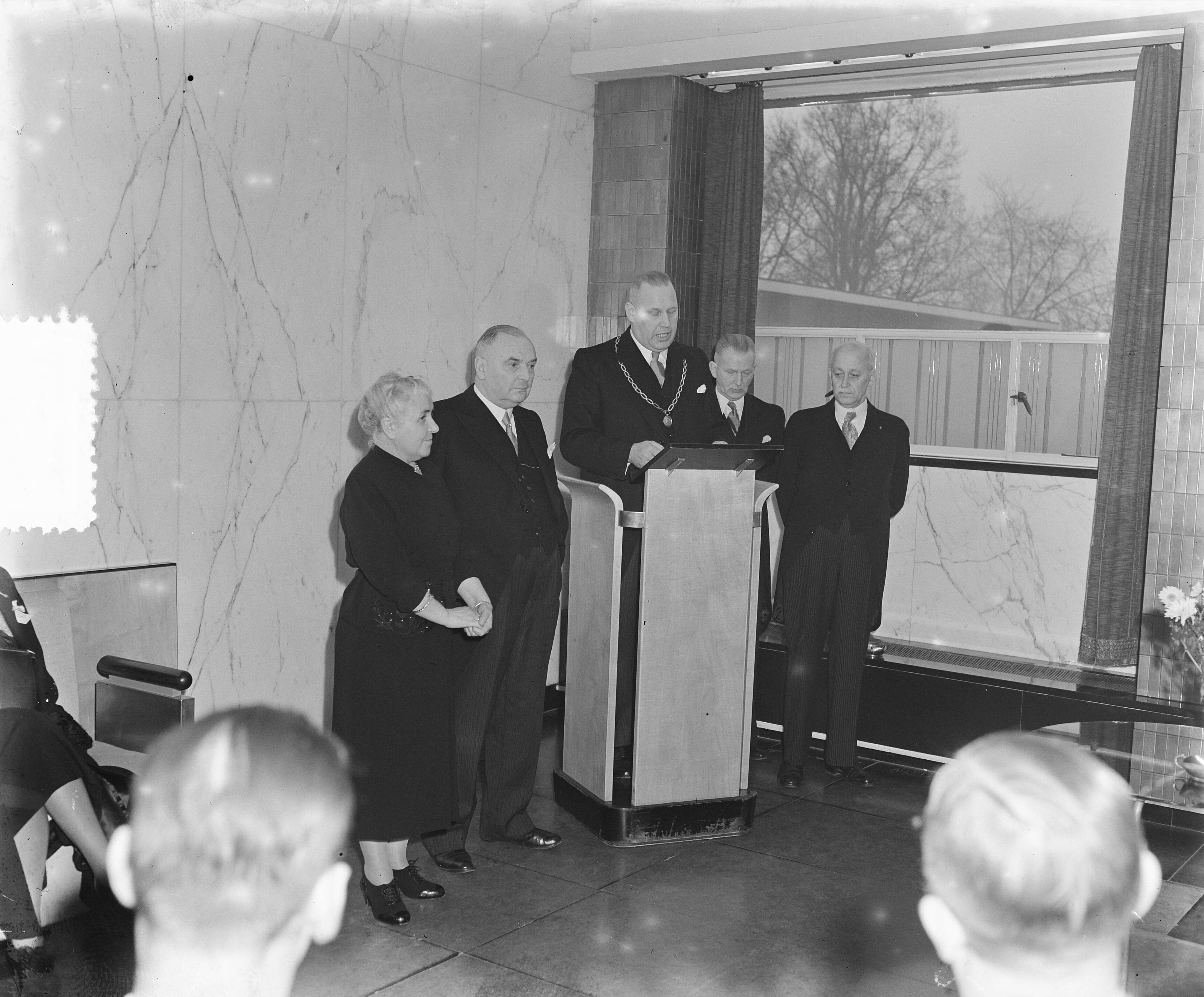 50-jarig bestaan HBS Hilversum — Foto: Rossem, Wim van / Anefo. — Licentie: Set B: Rechtenvrij / Publiek Domein. Bron: Nationaal Archief. http://hdl.handle.net/10648/a919680e-d0b4-102d-bcf8-003048976d84