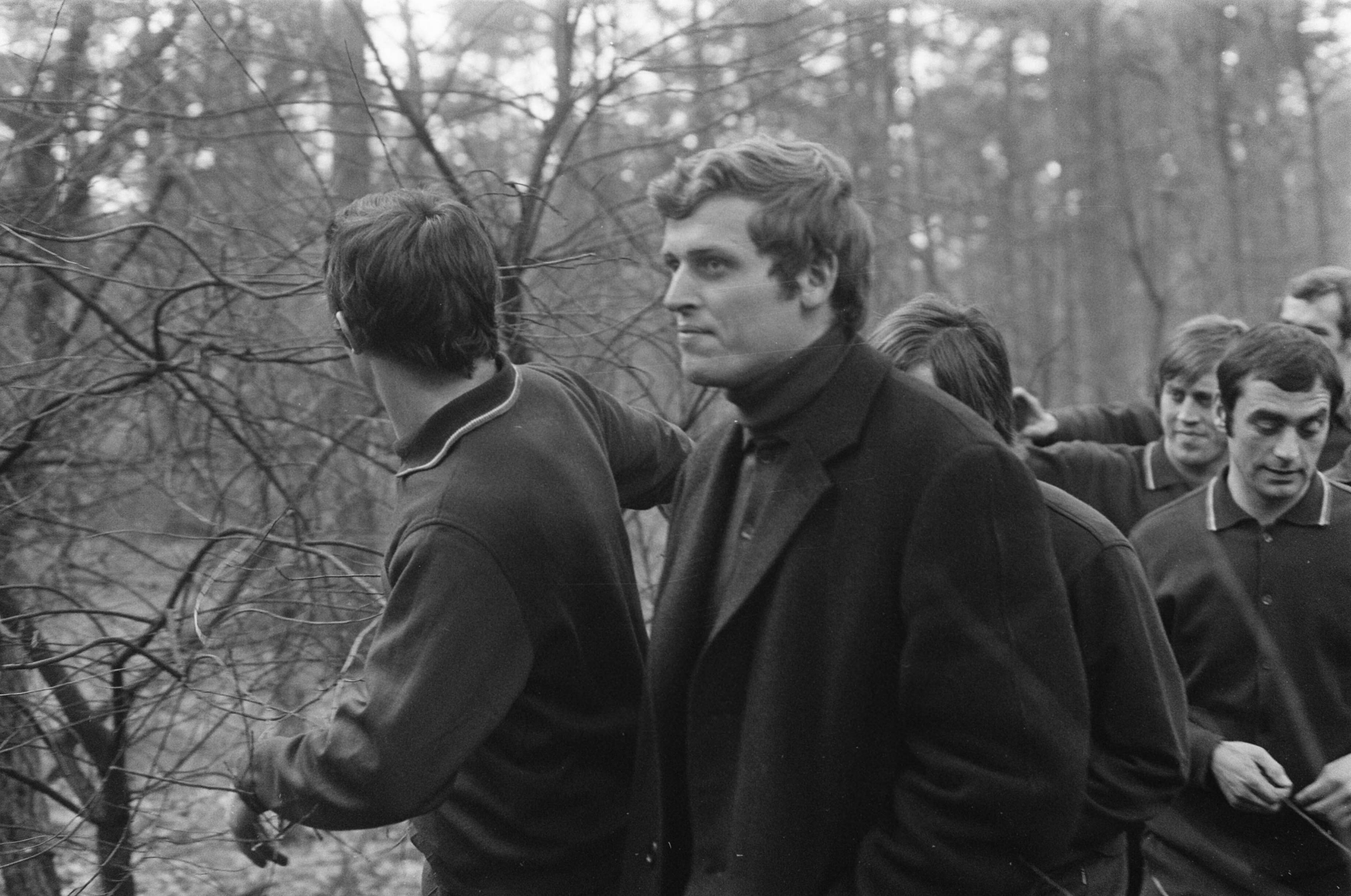 Fotocollectie Anefo — Training Nederlands elftal, dat tegen Engeland zal spelen in KNVB-sportcentrum te Zeist. — Foto: Mieremet, Rob / Anefo. Licentie: Set B: Rechtenvrij / Publiek Domein. Bron: Nationaal Archief. http://hdl.handle.net/10648/ab88ac62-d0b4-102d-bcf8-003048976d84