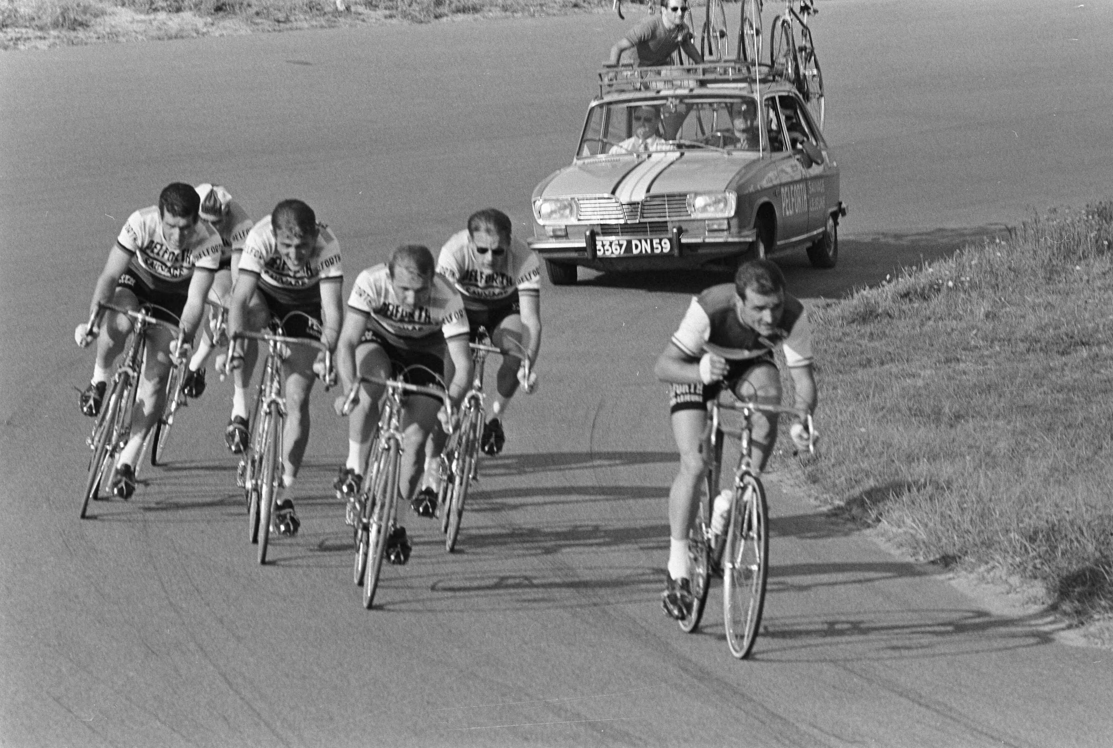 Fotocollectie Anefo — Grote Prijs van Nederland op circuit Zandvoort, ploegentijdrit, gewonnen door pelforth Sauvagen , Anglade Janssen, Braspenninx — Foto: Koch, Eric / Anefo. Licentie: Set B: Rechtenvrij / Publiek Domein. Bron: Nationaal Archief. http://hdl.handle.net/10648/aaf6216c-d0b4-102d-bcf8-003048976d84