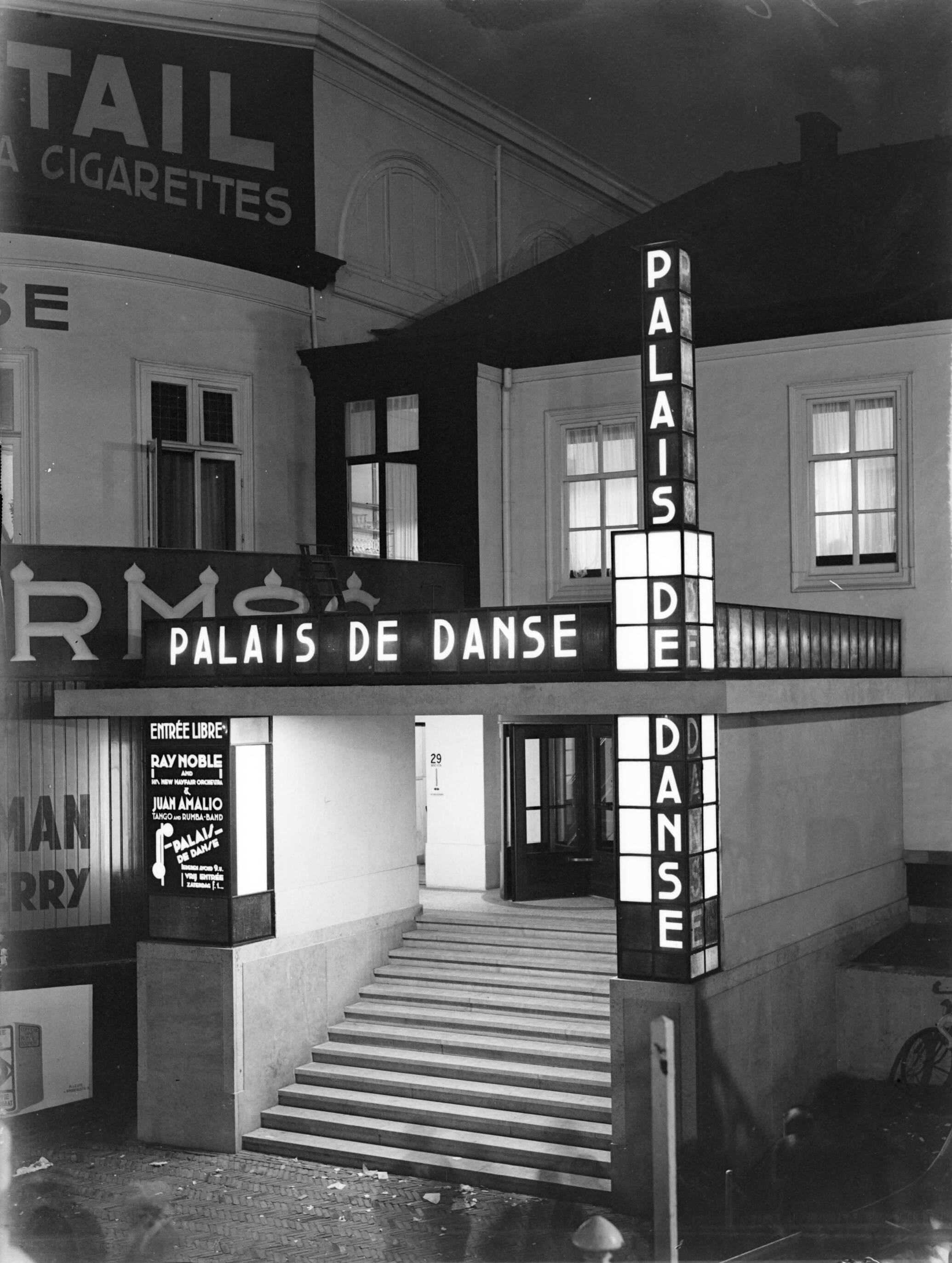 Scheveningen. — De Palais de Danse in Scheveningen — Foto: Poll, Willem van de. Licentie: Set B: Rechtenvrij / Publiek Domein. Bron: Nationaal Archief. http://hdl.handle.net/10648/ae9acb60-d0b4-102d-bcf8-003048976d84