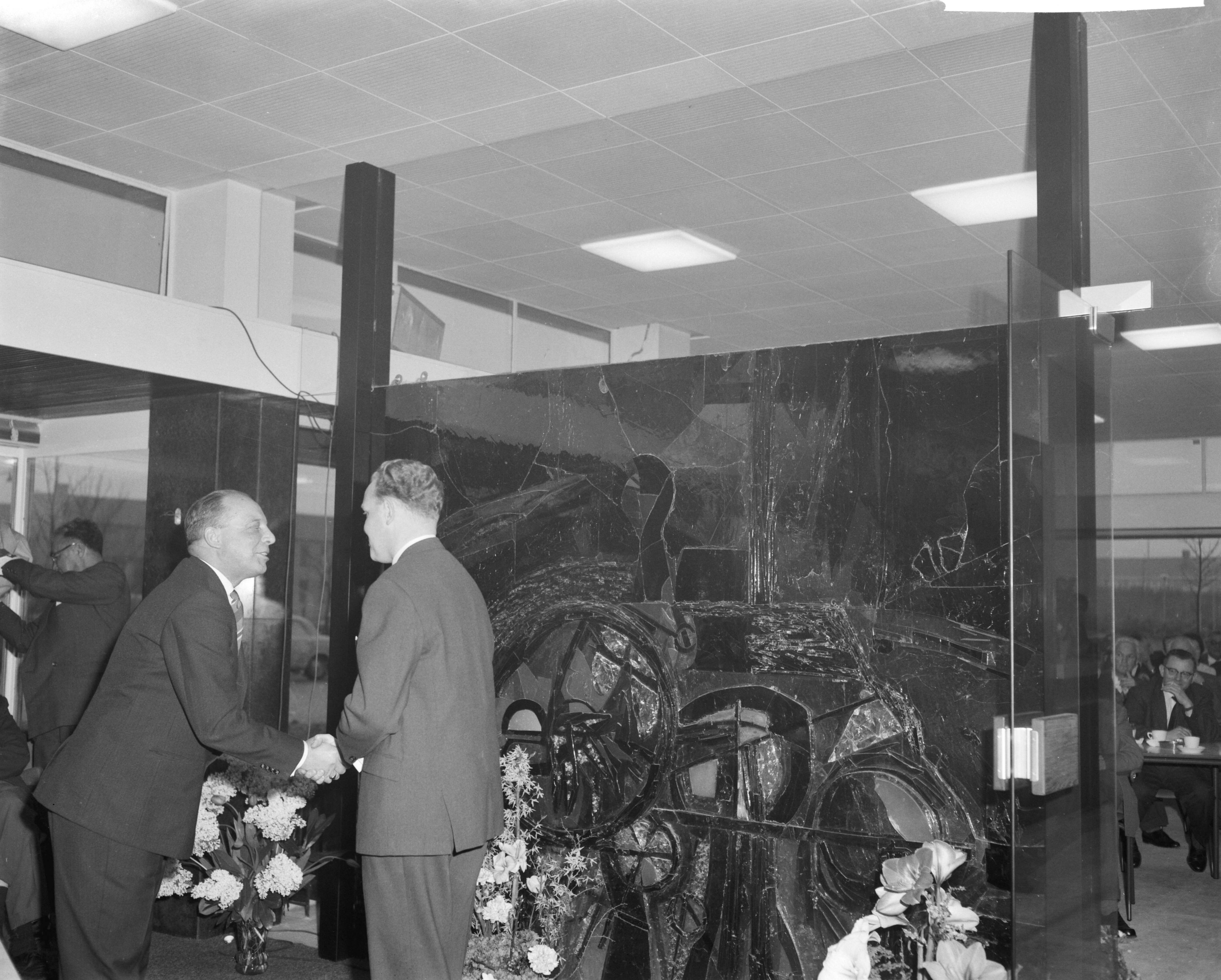 Fotocollectie Anefo — Nieuw gebouw Centraal Bureau voor de afgifte van Rijvaardigheidsbewijzen (CBR) — Foto: Bilsen, Joop van / Anefo. Licentie: Set B: Rechtenvrij / Publiek Domein. Bron: Nationaal Archief. http://hdl.handle.net/10648/aa02a06e-d0b4-102d-bcf8-003048976d84