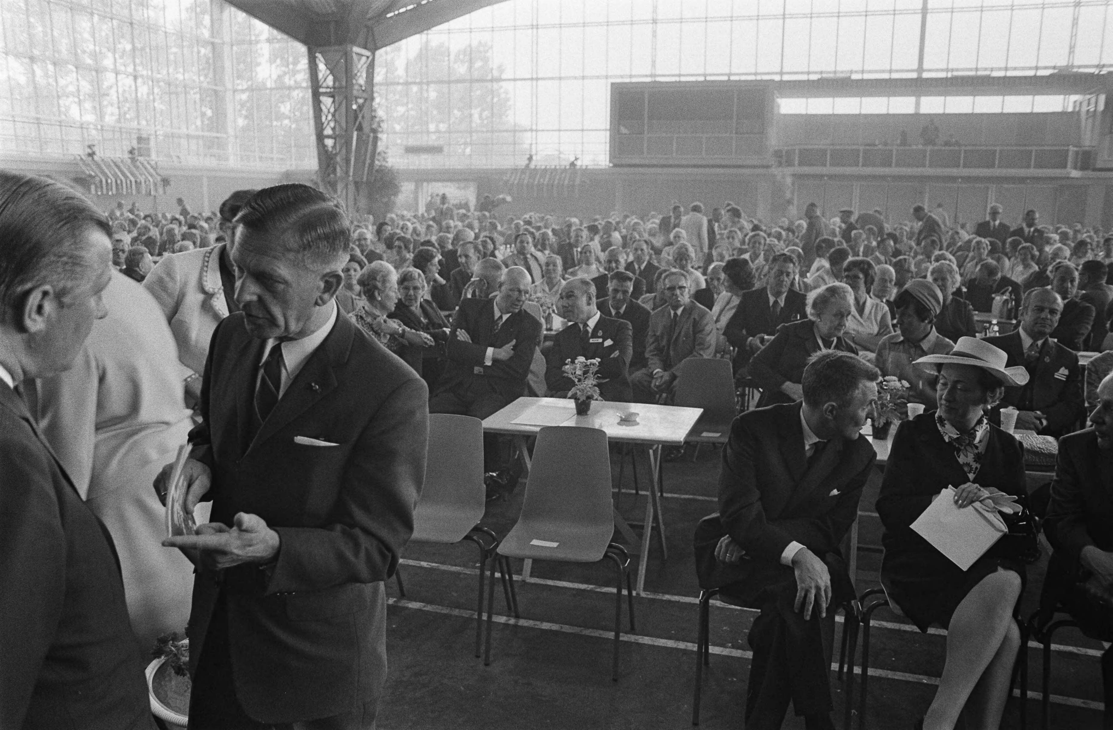 20-jarig jubileum MOVEO — Vereniging viert twintigjarig bestaan met een bijeenkomst in Hilversum — Foto: Fotograaf Onbekend / Anefo. Licentie: Set B: Rechtenvrij / Publiek Domein. Bron: Nationaal Archief. http://hdl.handle.net/10648/ab9b22e8-d0b4-102d-bcf8-003048976d84