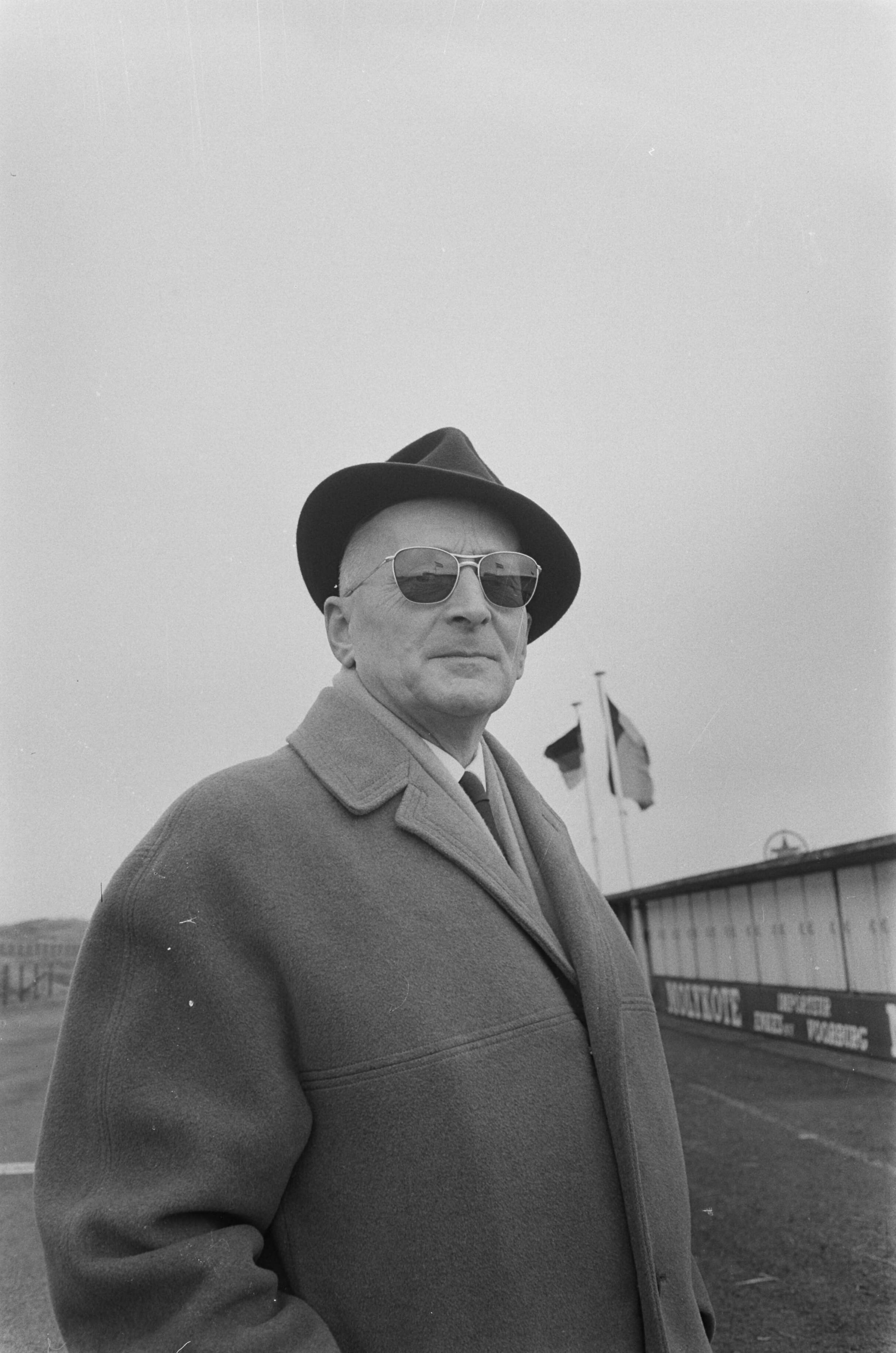 Fotocollectie Anefo — Burgemeester van Zandvoort, H.M. van Fenema, op het circuit Zandvoort — Foto: Pot, Harry / Anefo. Licentie: Set B: Rechtenvrij / Publiek Domein. Bron: Nationaal Archief. http://hdl.handle.net/10648/a9ff7baa-d0b4-102d-bcf8-003048976d84