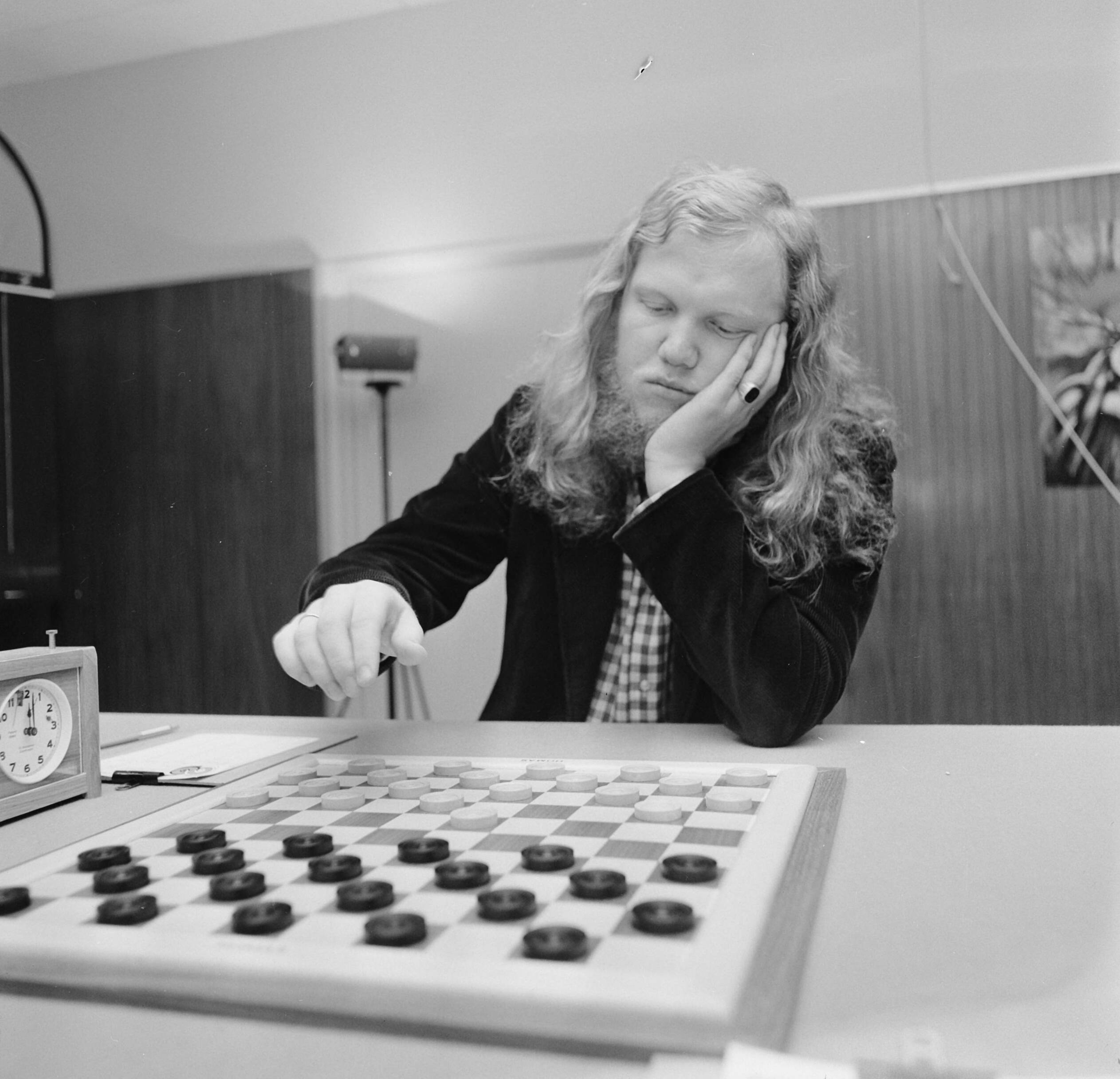 Fotocollectie Anefo — Wereldkampioenschap dammen te Den Haag , nummer 5 Sijbrands — Foto: Mieremet, Rob / Anefo. Licentie: Set B: Rechtenvrij / Publiek Domein. Bron: Nationaal Archief. http://hdl.handle.net/10648/ac3996ee-d0b4-102d-bcf8-003048976d84